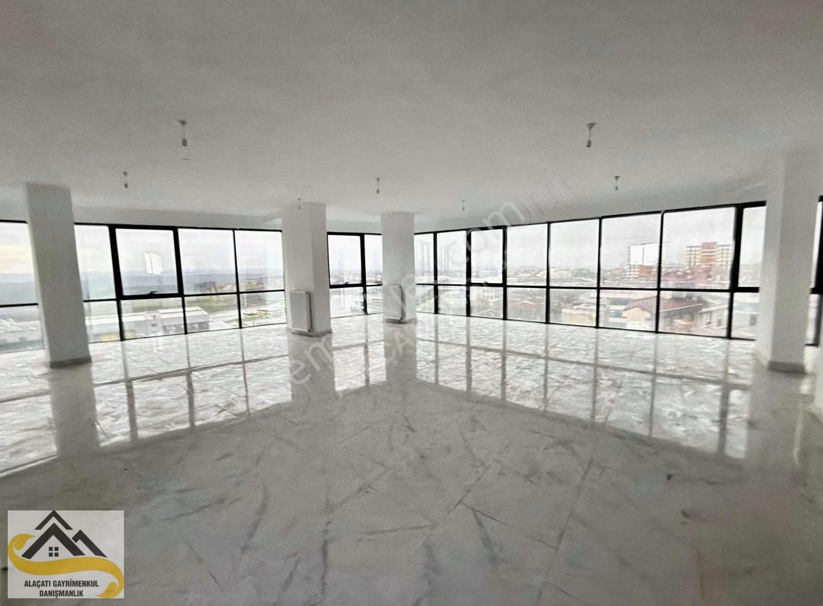 Alacatı İş Hükümet Konağı Yani 3 Kat Kiralik Plazada Dükkan