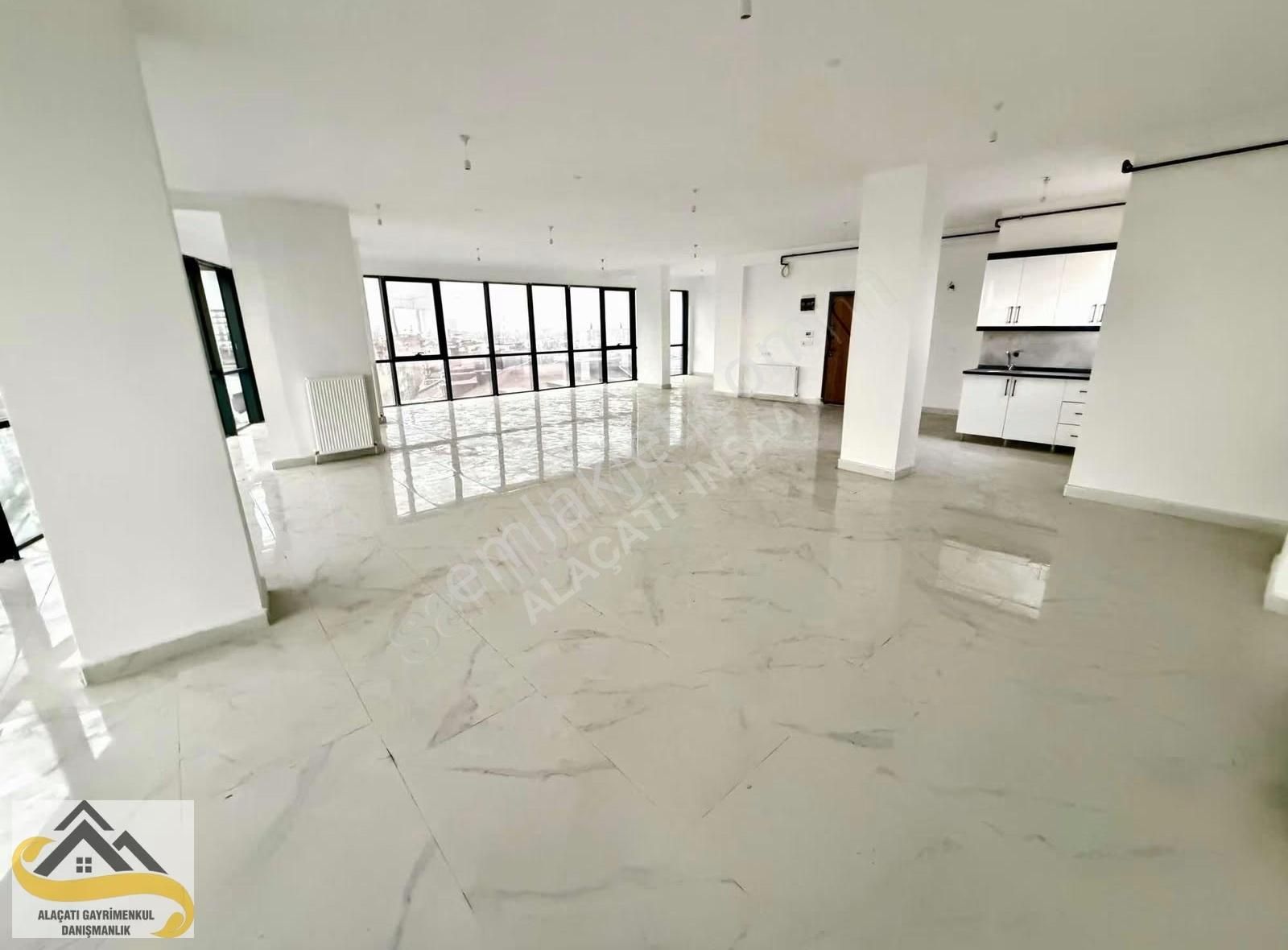 Alacatı İş Hükümet Konağı Yani 3 Kat Kiralik Plazada Dükkan - Görsel 32