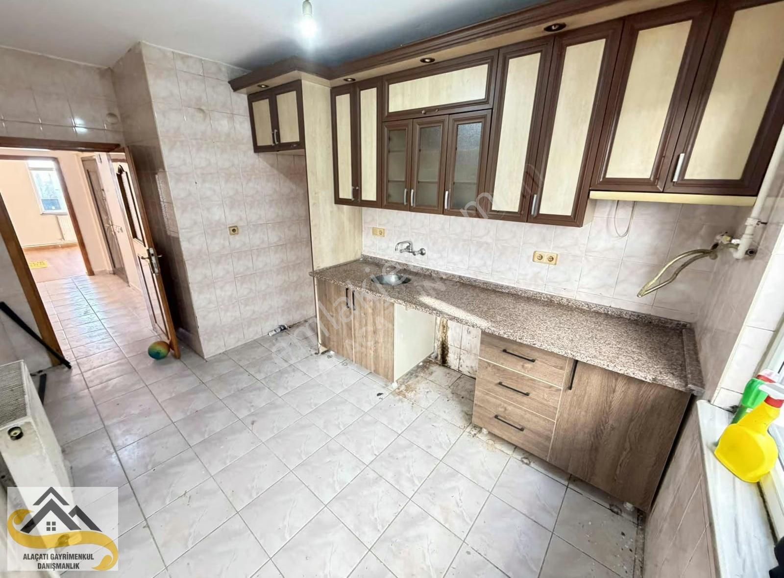 Alacatı İnş Gazi Perşembe Pazarinda 3 Kat 2+1 Kiralik Daire - Görsel 3
