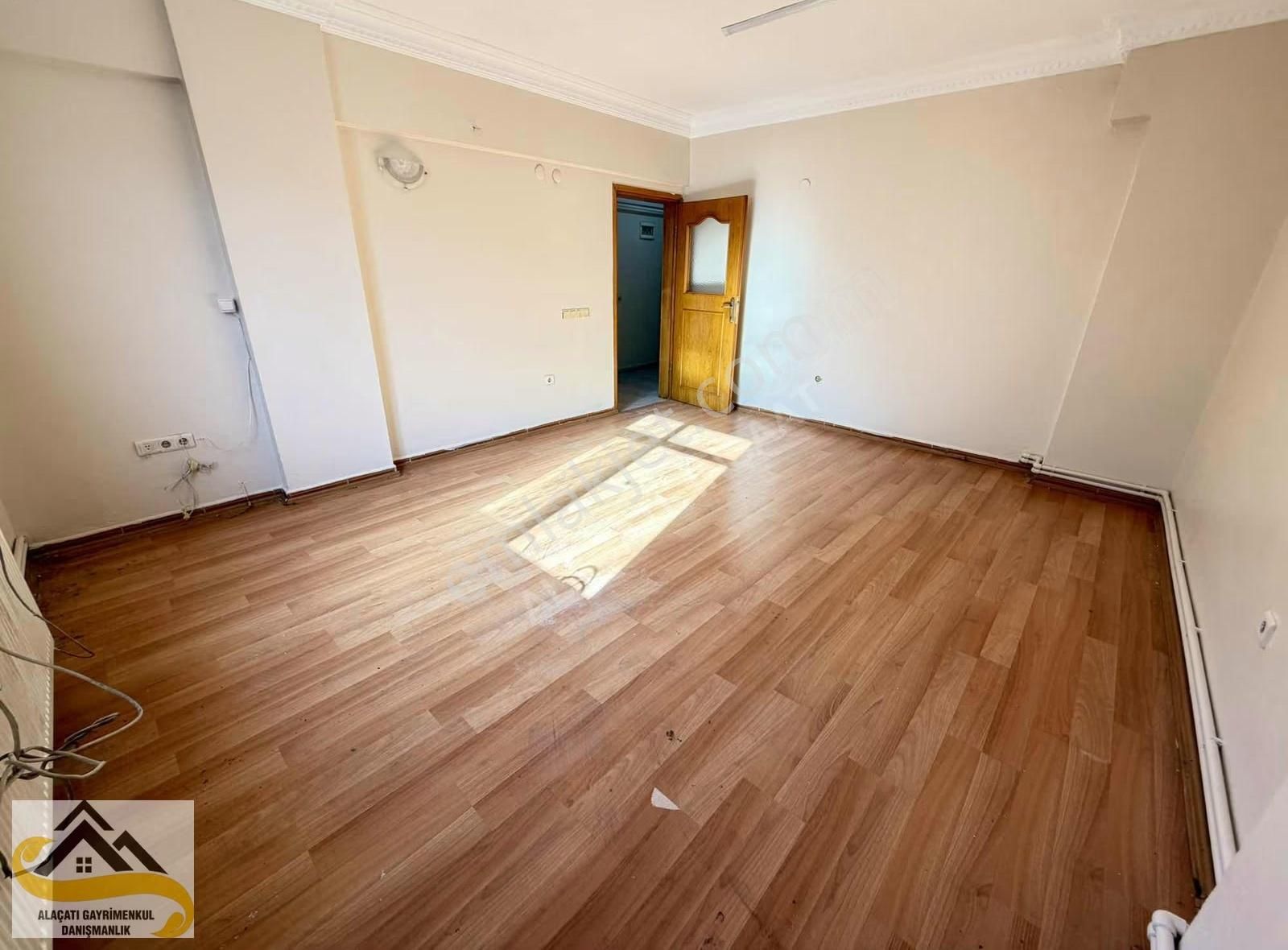 Alacatı İnş Gazi Perşembe Pazarinda 3 Kat 2+1 Kiralik Daire - Görsel 2