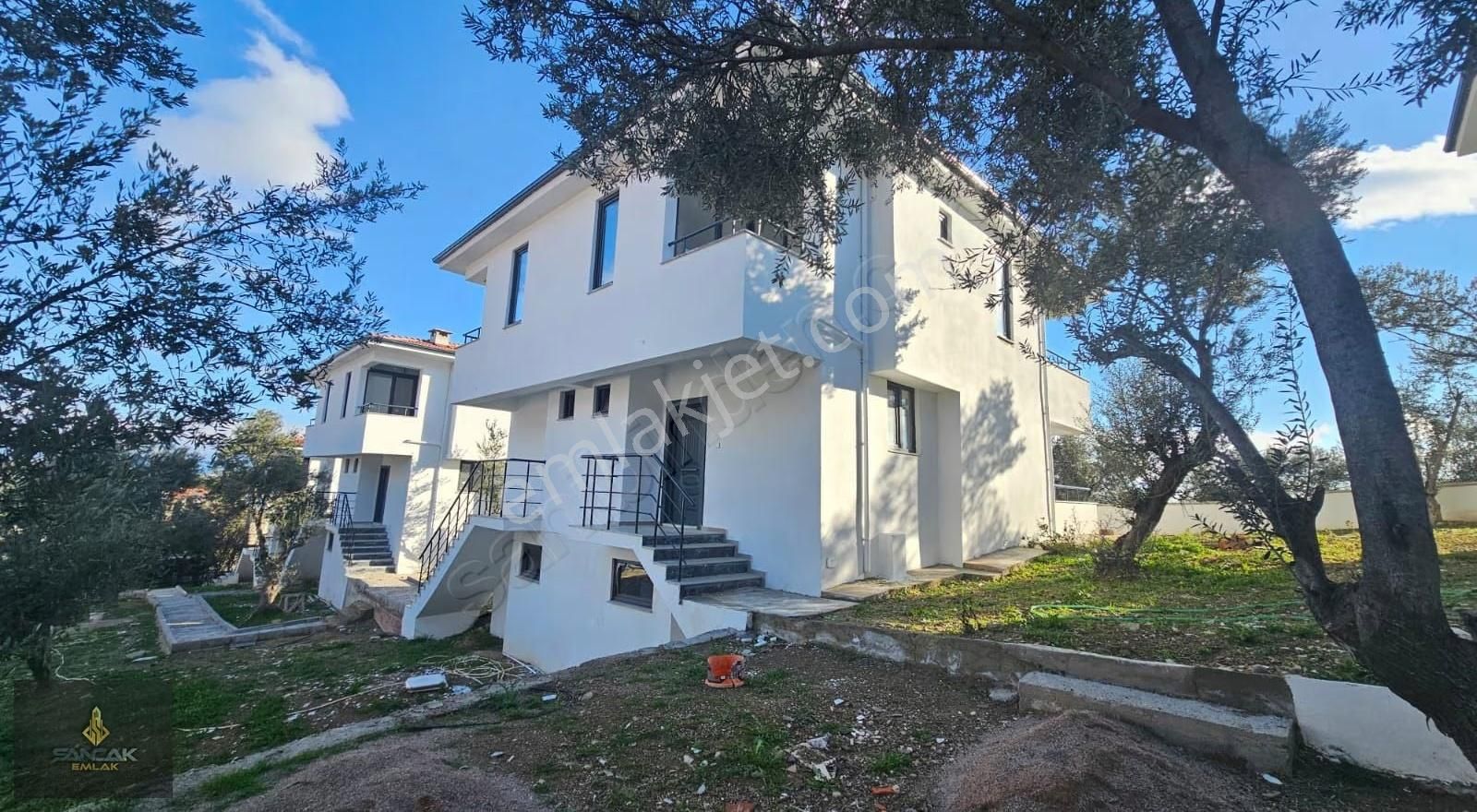 Sancak'tan Güre'de Bahçeli Deniz Manzaralı Satılık 4+2 Villa