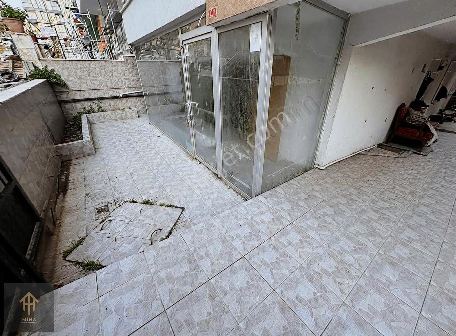 Düz Ayak 2 Katlı Depolu Dükkan Reşitpaşaya Komşu