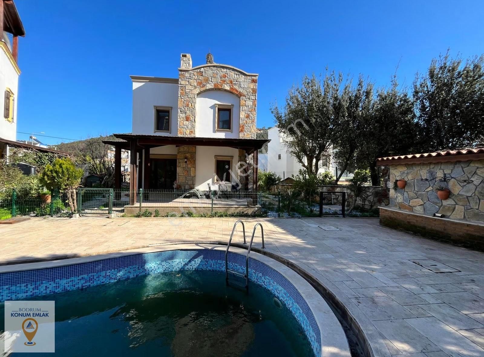 Torba'da Ortak Havuzlu, Eşyalı Müstakil Dublex