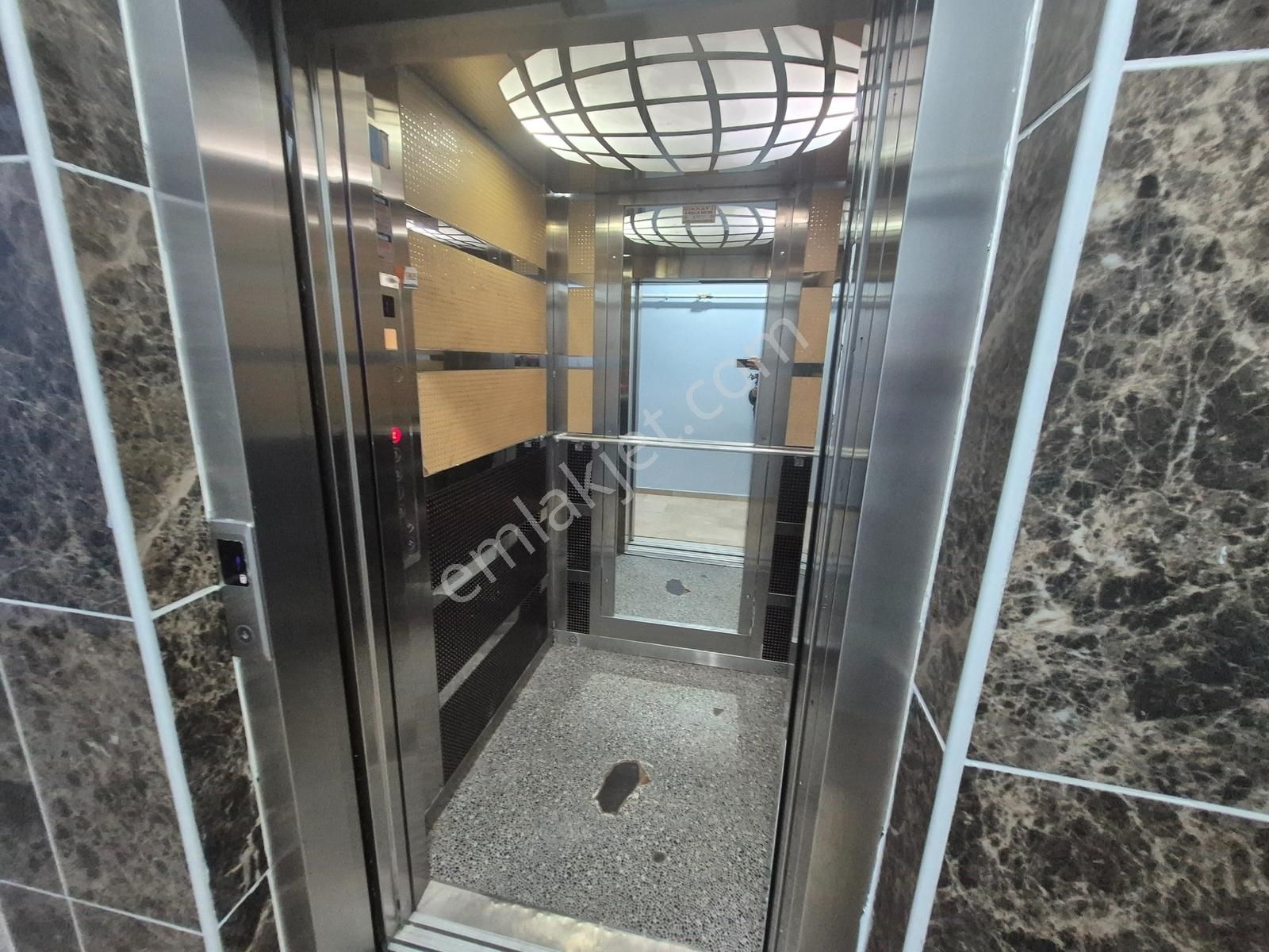 İlbey // Şuhut Mer. "gençlik" Caddesinde Satılık 3+1 Lüks Daire - Görsel 8