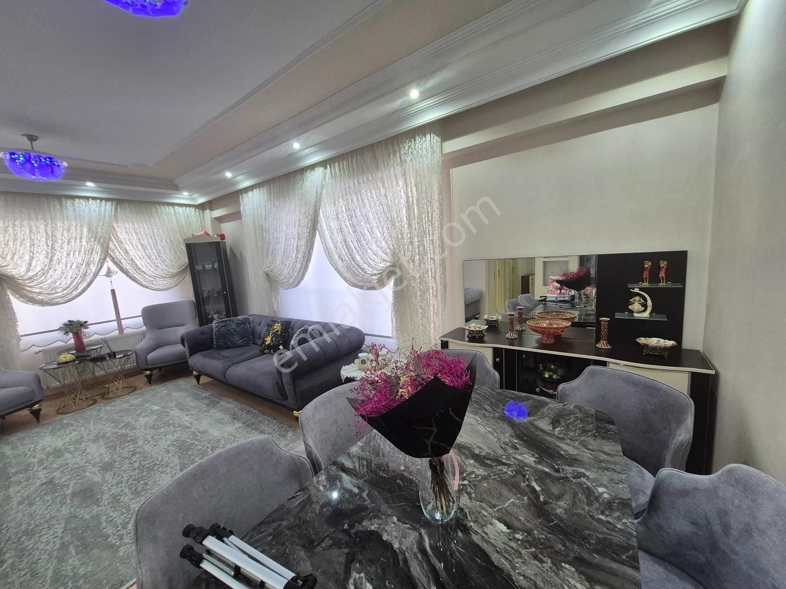 İlbey // Şuhut Mer. "gençlik" Caddesinde Satılık 3+1 Lüks Daire - Görsel 2