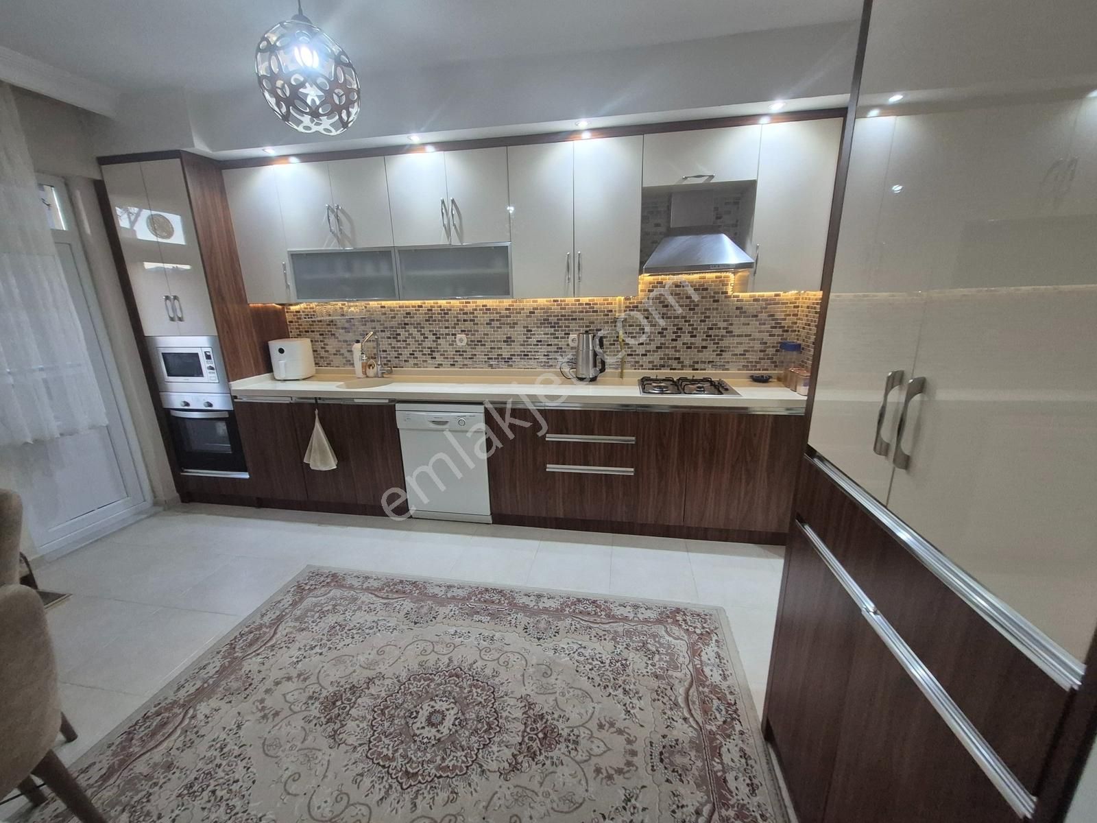 İlbey // Şuhut Mer. "gençlik" Caddesinde Satılık 3+1 Lüks Daire - Görsel 5