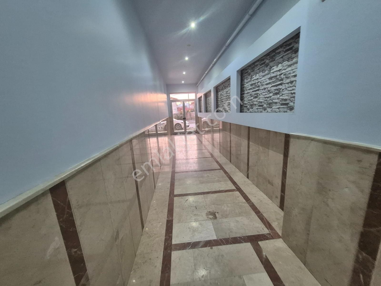 İlbey // Şuhut Mer. "gençlik" Caddesinde Satılık 3+1 Lüks Daire - Görsel 12