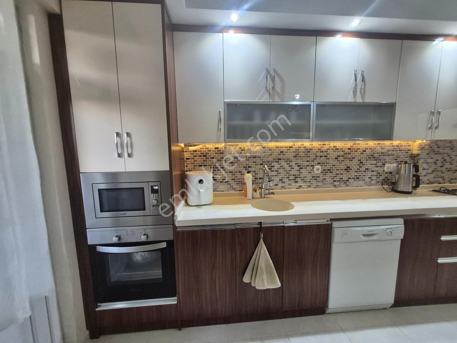 İlbey // Şuhut Mer. "gençlik" Caddesinde Satılık 3+1 Lüks Daire - Görsel 18