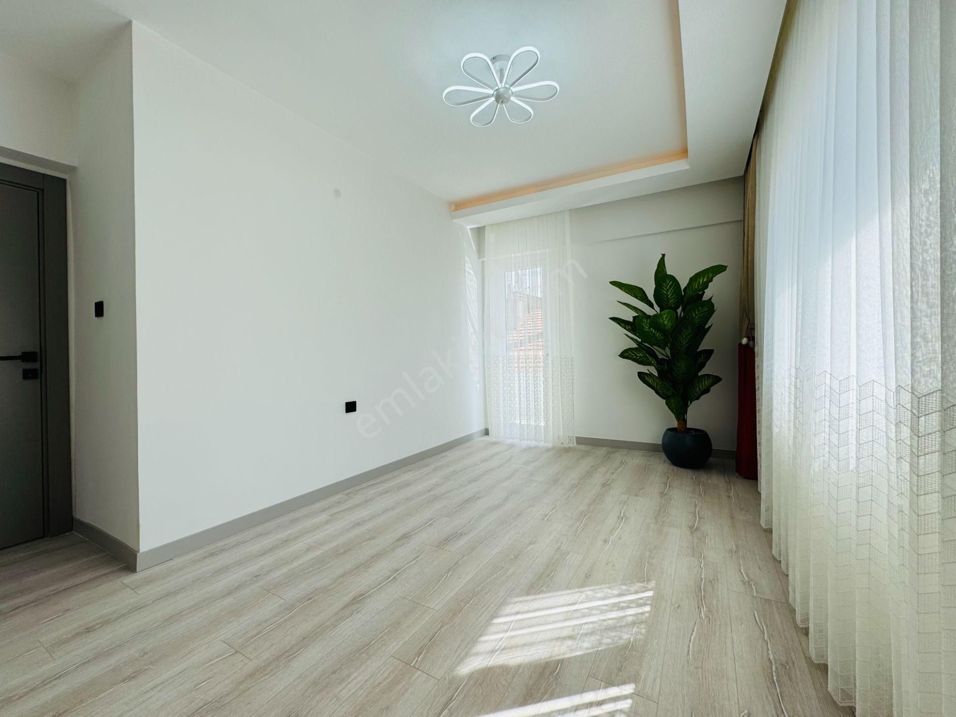 Nam-ak Emlak'tan Full Yapılı Şık Tasarım Güney Cephe 3+1 Daire - Görsel 16