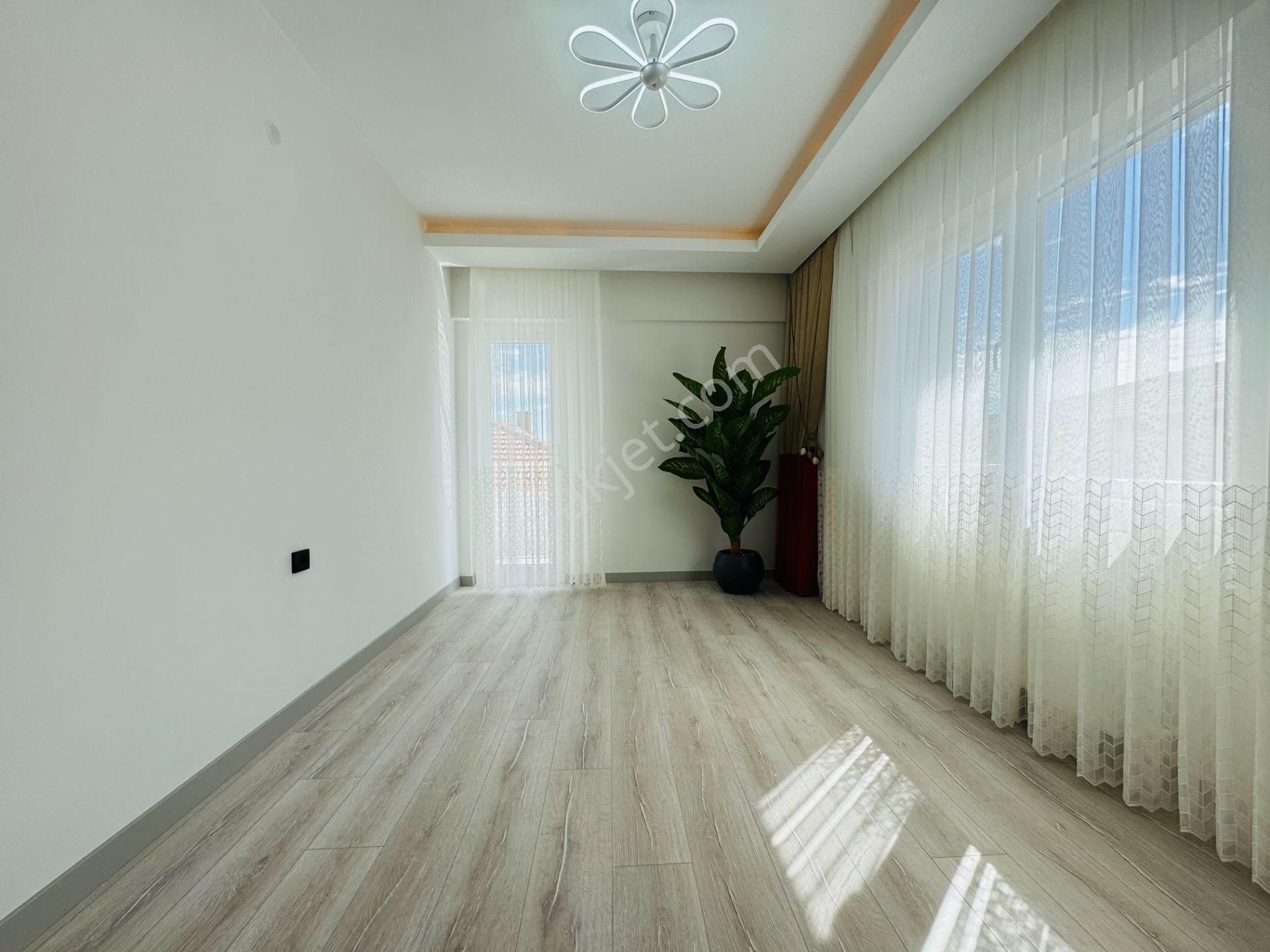 Nam-ak Emlak'tan Full Yapılı Şık Tasarım Güney Cephe 3+1 Daire - Görsel 15