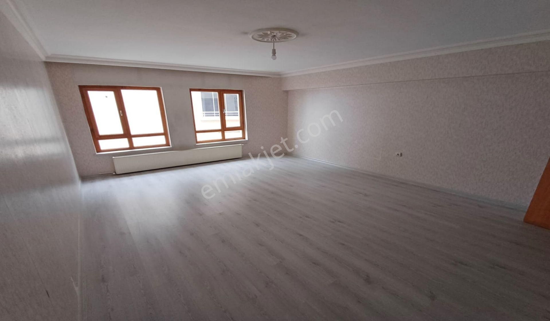 Ufuktepe Pazar Yanı 3+1 Kat Konumunda Altındadaire Var Masrafsız - Görsel 18