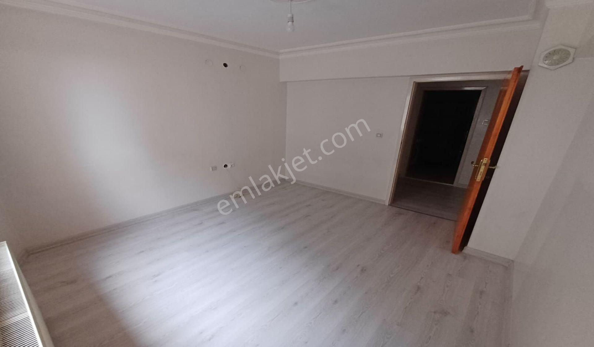 Ufuktepe Pazar Yanı 3+1 Kat Konumunda Altındadaire Var Masrafsız - Görsel 19