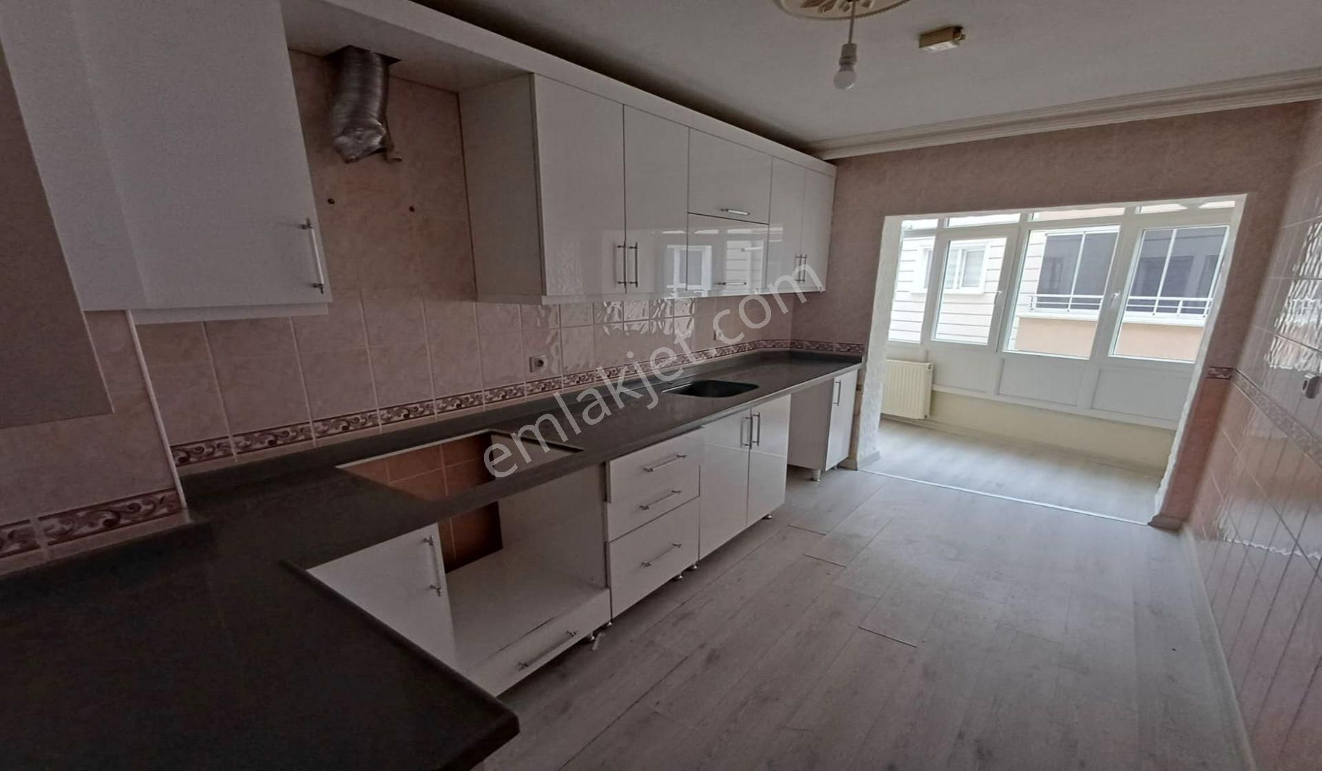 Ufuktepe Pazar Yanı 3+1 Kat Konumunda Altındadaire Var Masrafsız