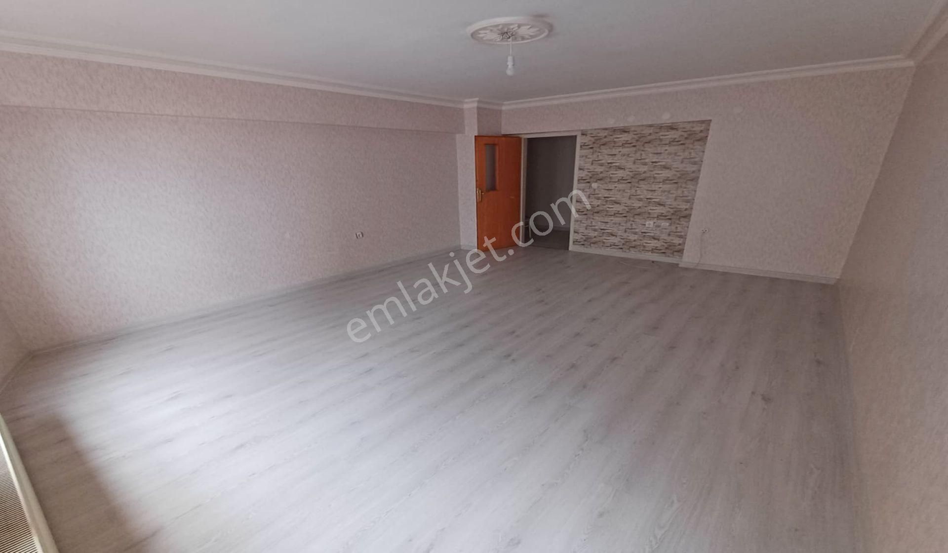Ufuktepe Pazar Yanı 3+1 Kat Konumunda Altındadaire Var Masrafsız - Görsel 8