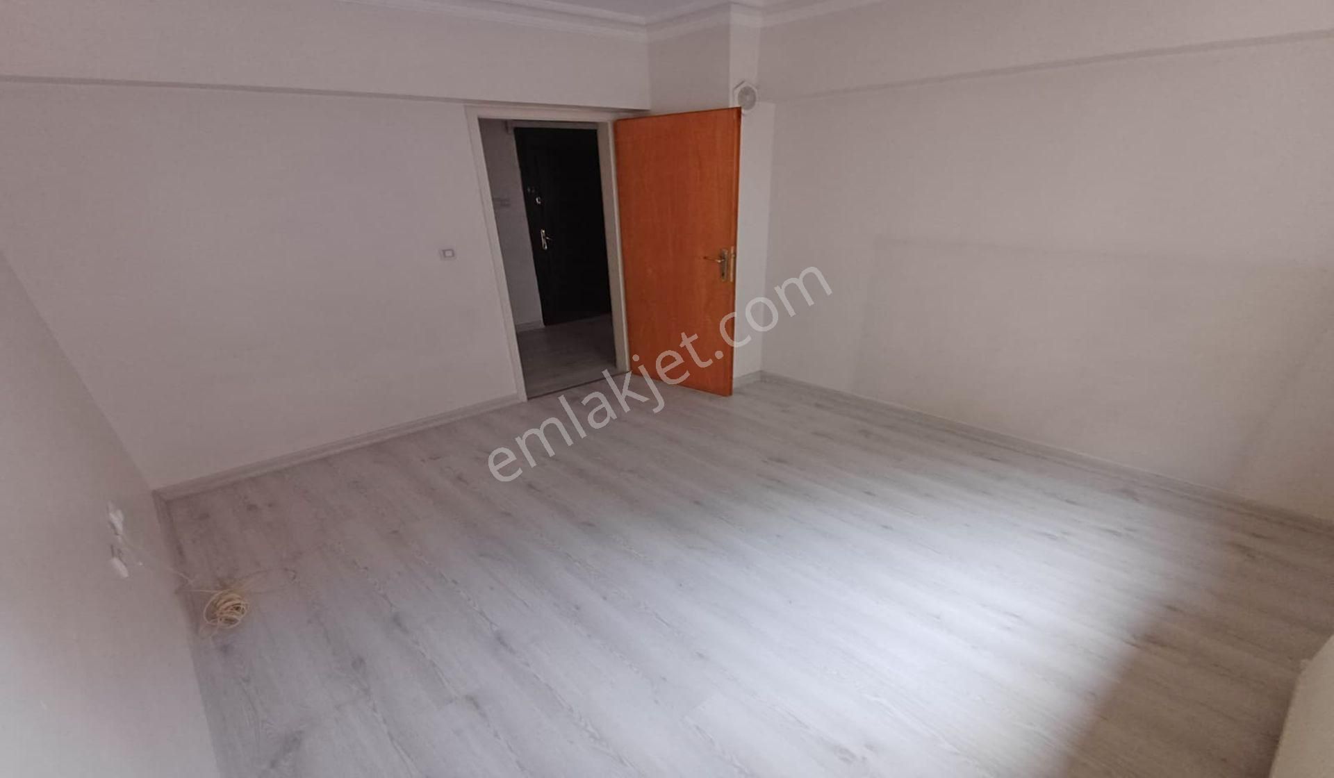 Ufuktepe Pazar Yanı 3+1 Kat Konumunda Altındadaire Var Masrafsız - Görsel 12