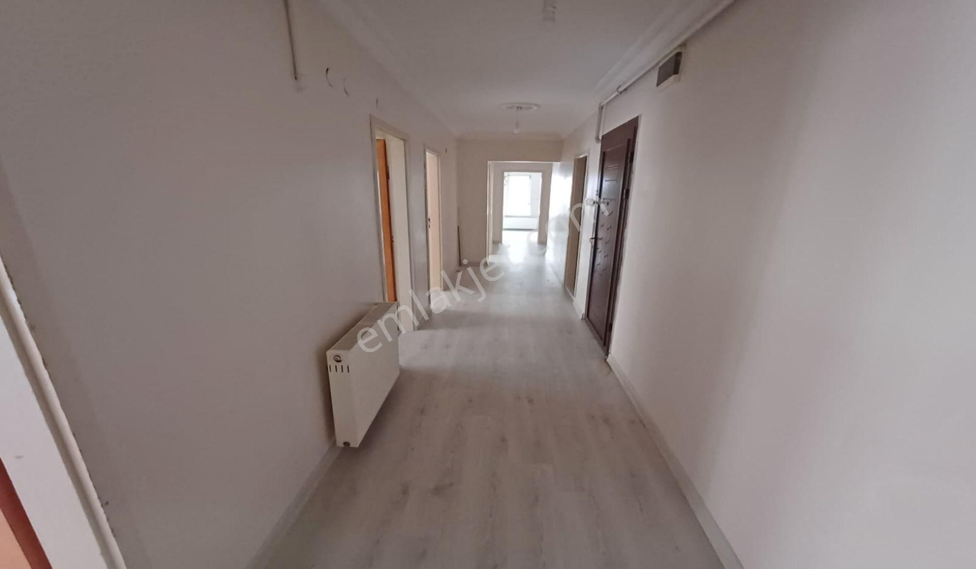 Ufuktepe Pazar Yanı 3+1 Kat Konumunda Altındadaire Var Masrafsız - Görsel 17