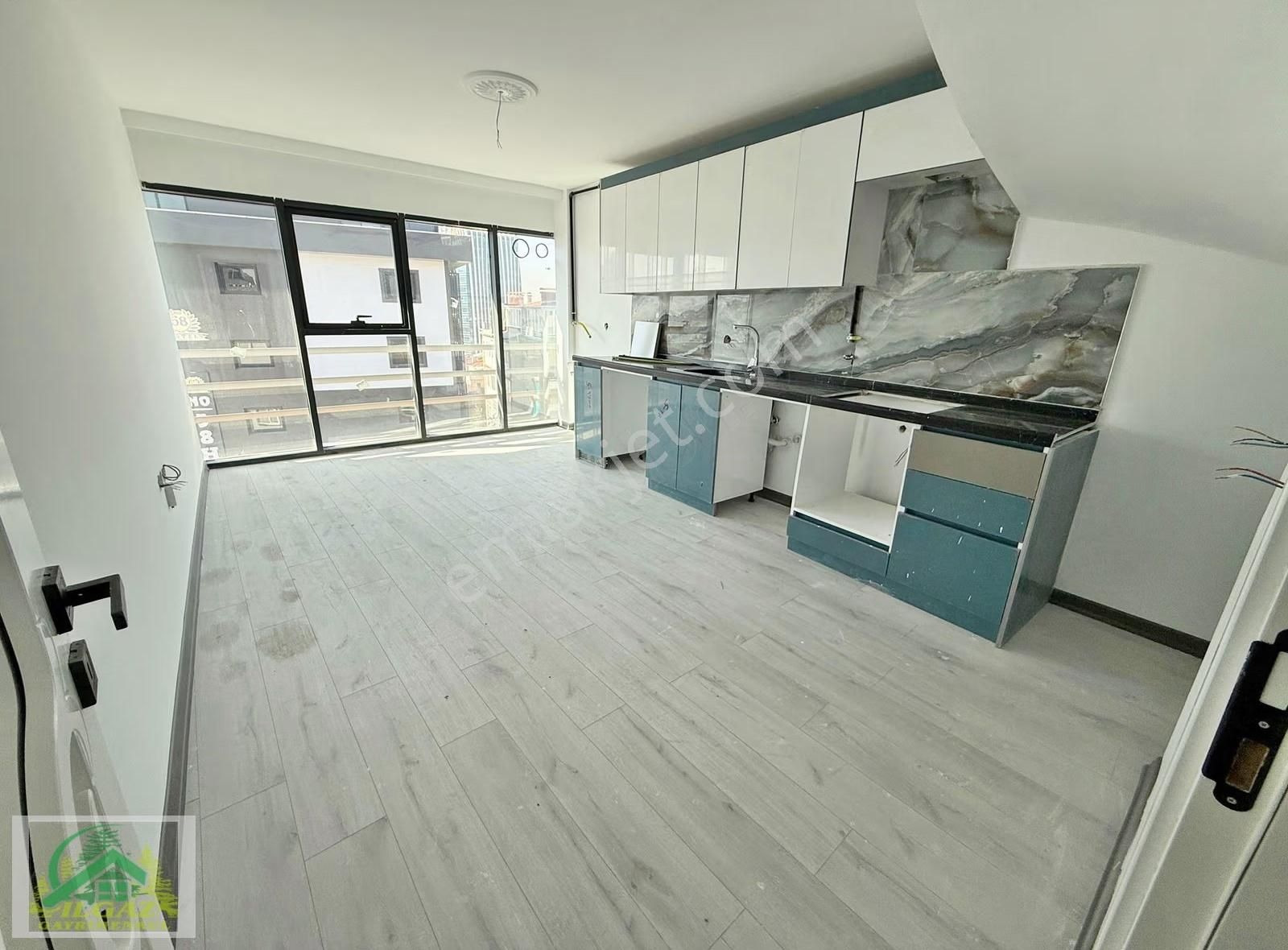 Küçükesat'ta Ana Cadde Üzeri Sıfır Bina'da 3+1 Fırsat Dublex ! - Görsel 4