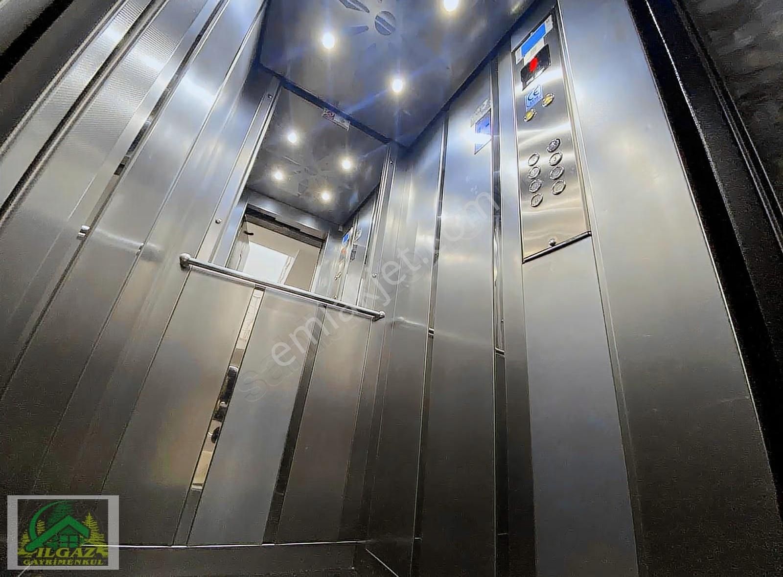 Ayvalı Kardeşler'de Avm Yakını 5+1 Asansörlü Lüx Dublex Daire ! - Görsel 7