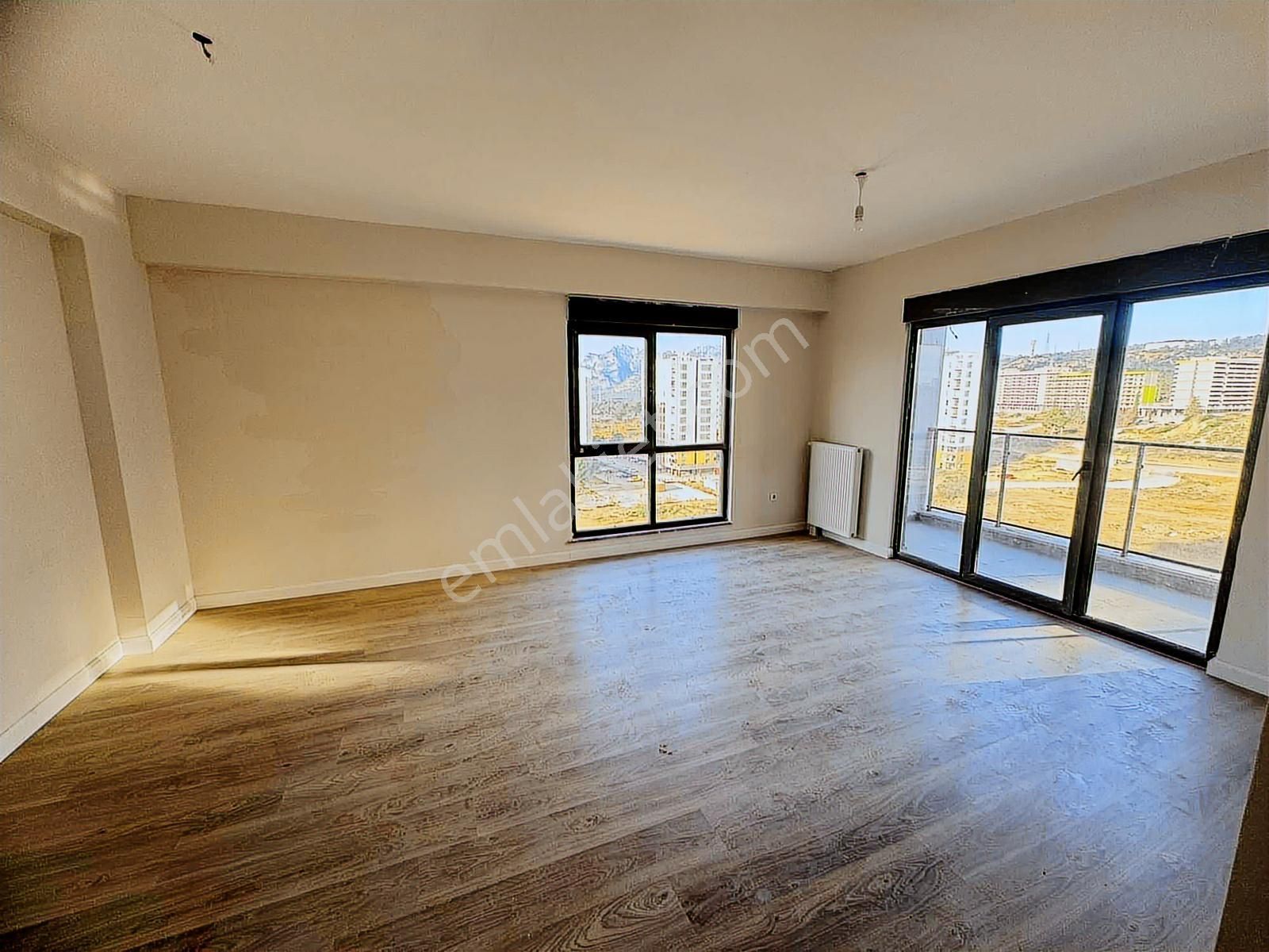 Suryapı'da 3+1 131 M² Ebeveyn Banyolu Katta Manzaralı Daire.