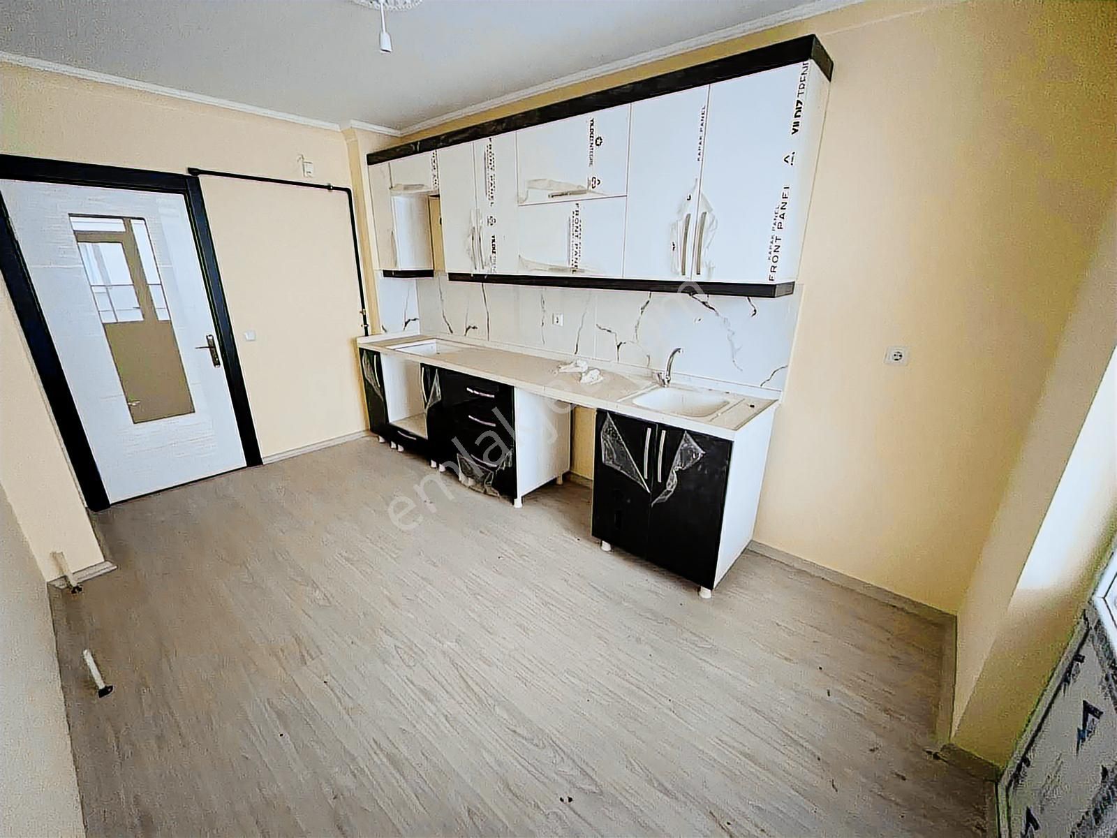 Şentürk Gayrimenkul'den**asansörlü**iskanlı**güney Cephe Daire!! - Görsel 14