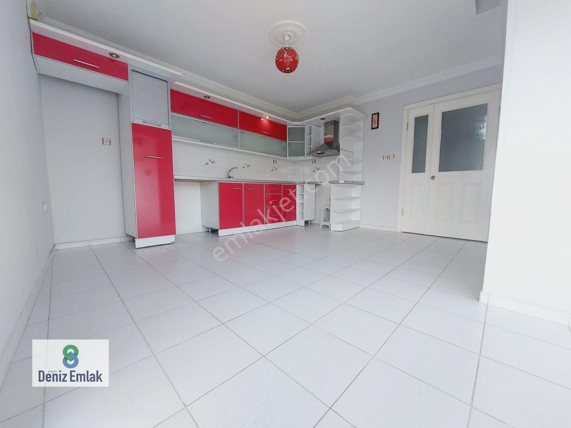 Denizden Akçayda Denize 300 M Öncephe Arakat Satılık 3+1 Daire.