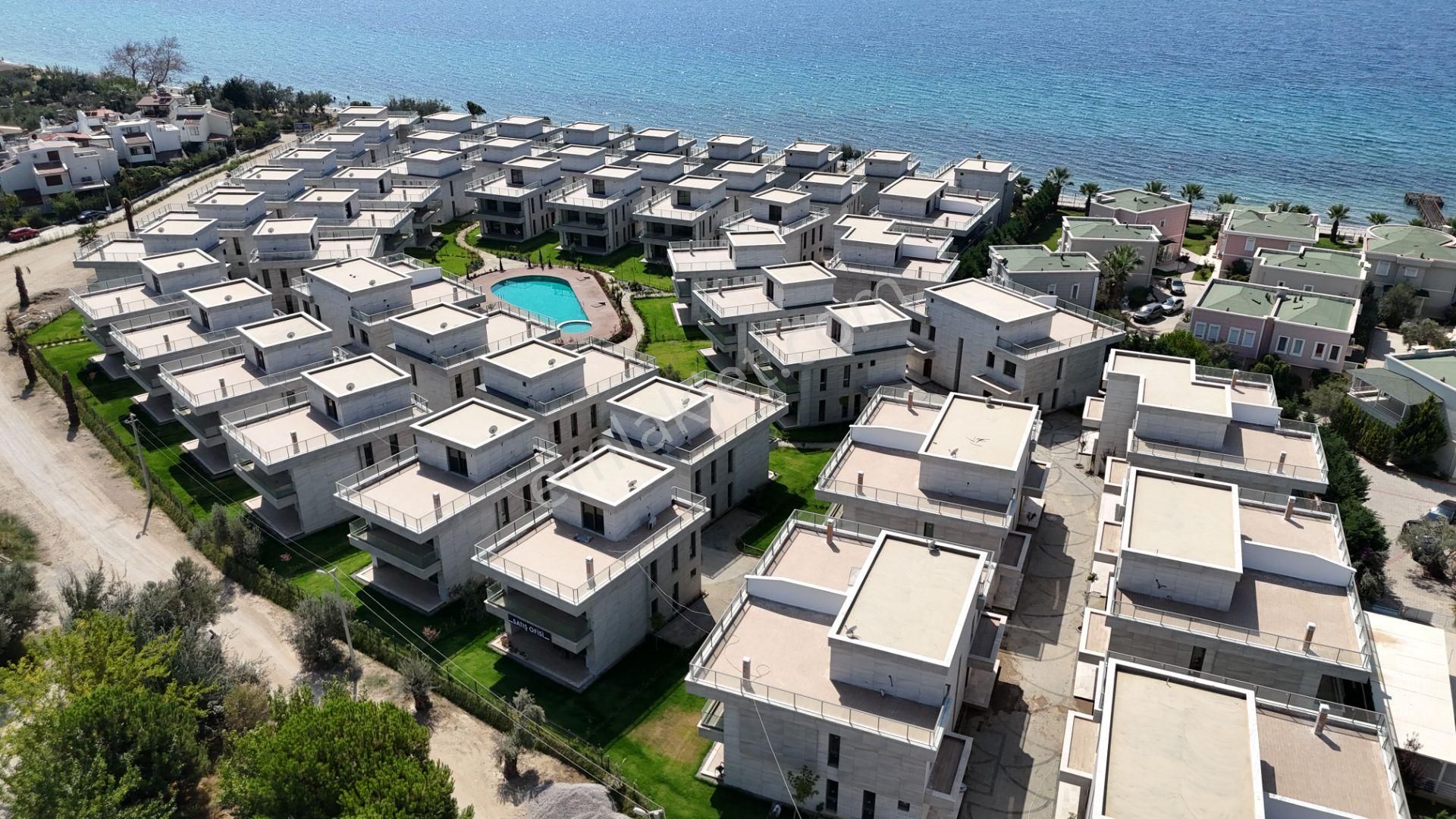 Yiğit'ten Denize Sıfır Ayrıcalığında Şık 5+1 Site Konsept Villa