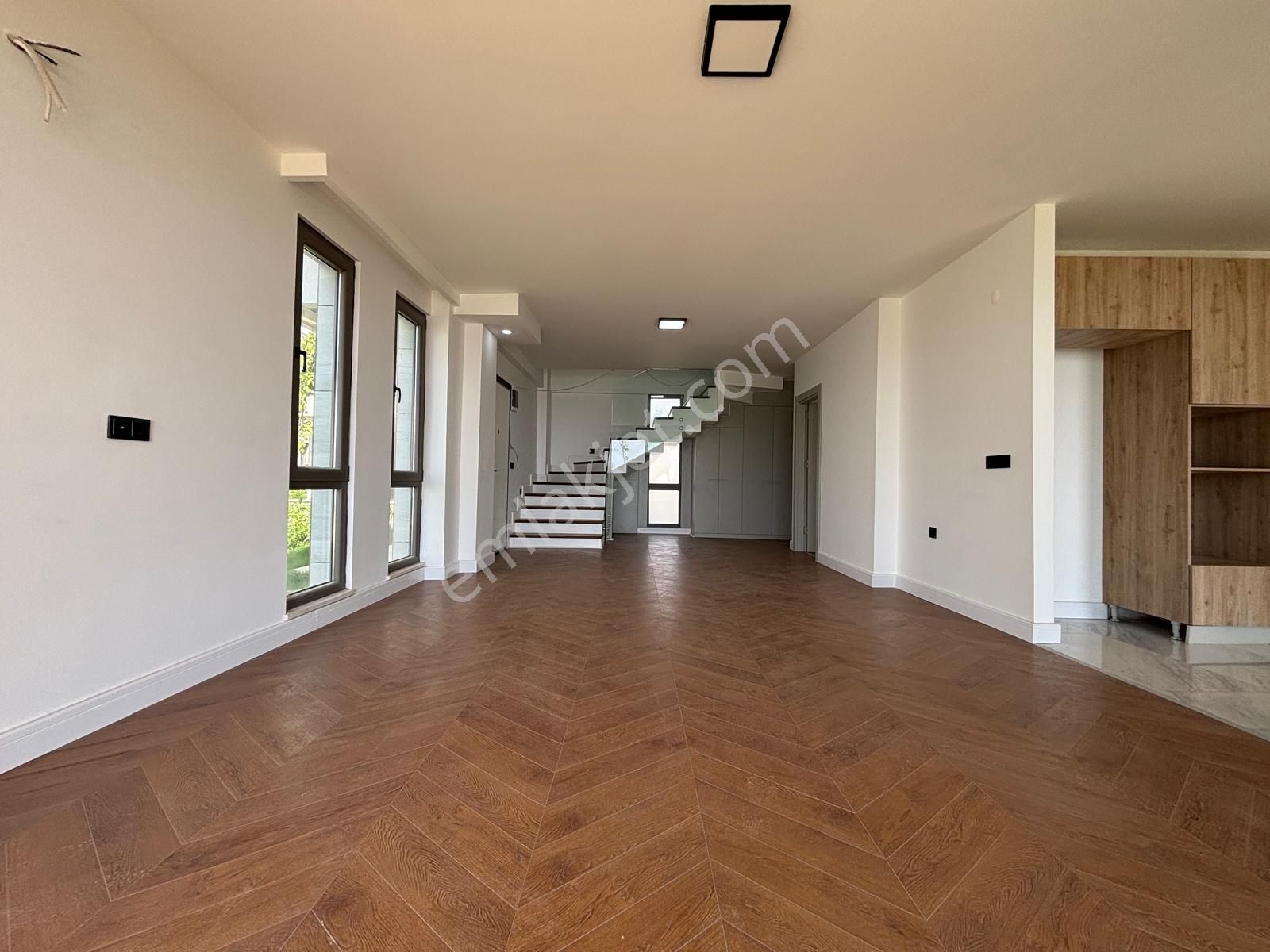 Yiğit'ten Denize Sıfır Ayrıcalığında Şık 5+1 Site Konsept Villa - Görsel 31