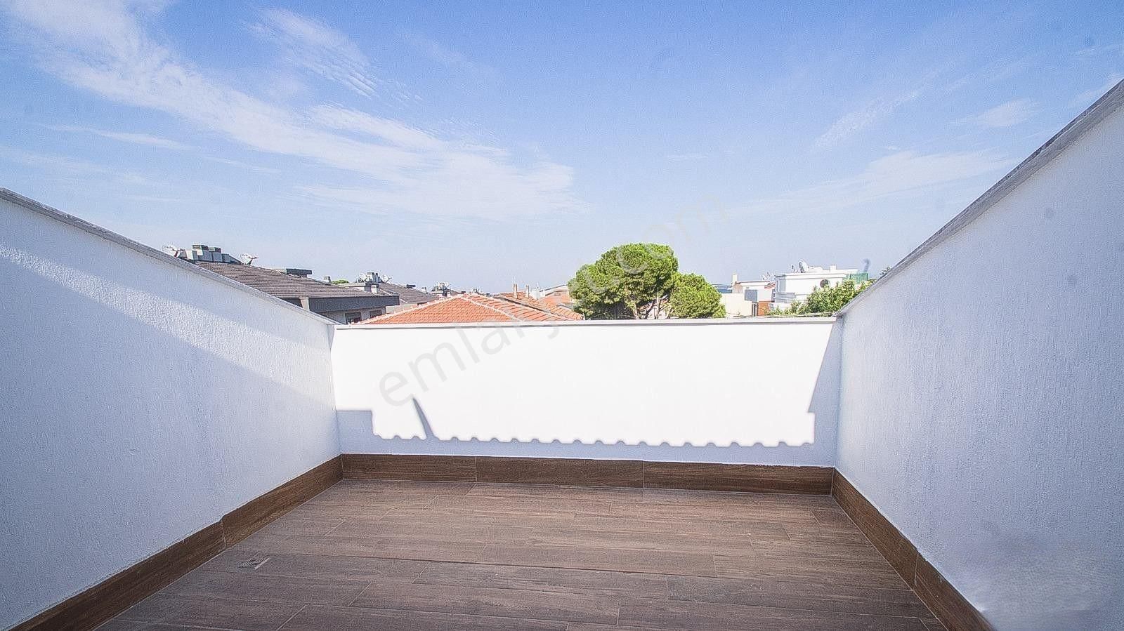 Uytundan İzmir Urla Çeşmealtı'nda Denize 50m Bahçeli 4+1 Triplex - Görsel 29