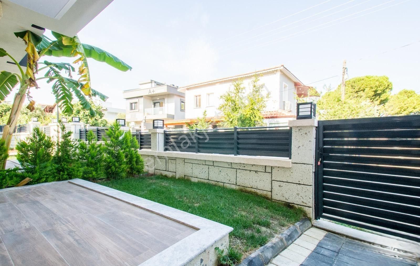 Uytundan İzmir Urla Çeşmealtı'nda Denize 50m Bahçeli 4+1 Triplex - Görsel 33