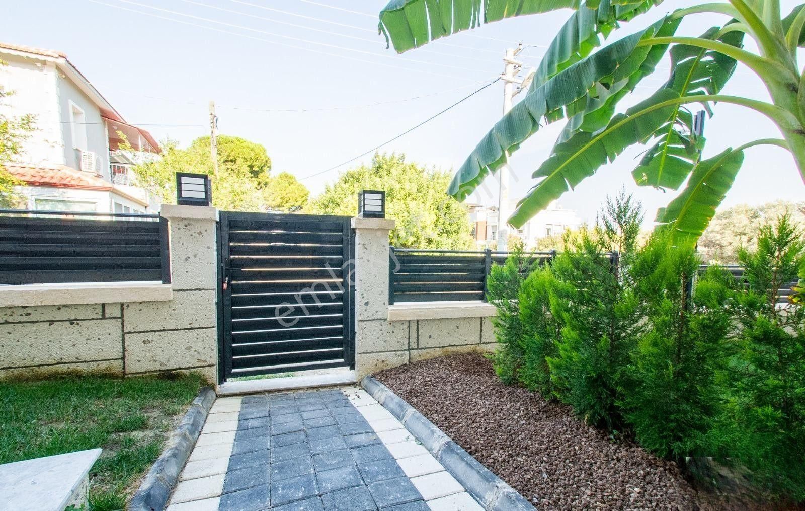 Uytundan İzmir Urla Çeşmealtı'nda Denize 50m Bahçeli 4+1 Triplex - Görsel 8