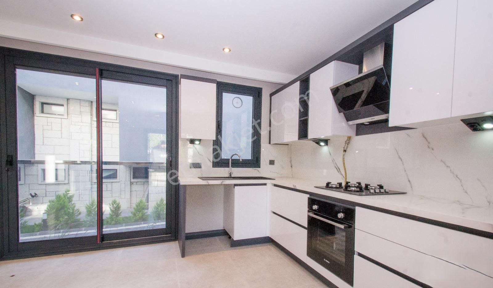 Uytundan İzmir Urla Çeşmealtı'nda Denize 50m Bahçeli 4+1 Triplex - Görsel 17