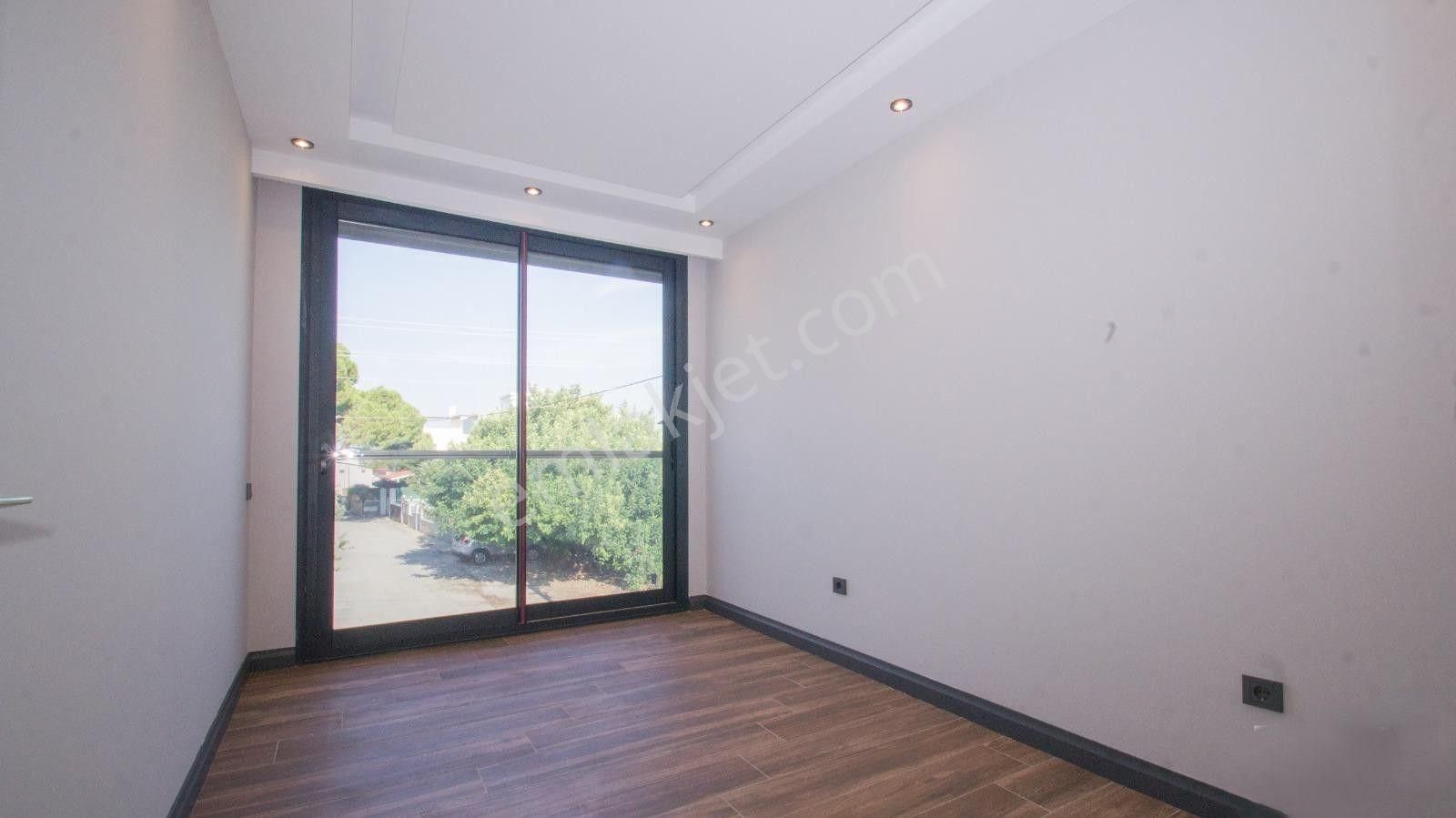 Uytundan İzmir Urla Çeşmealtı'nda Denize 50m Bahçeli 4+1 Triplex - Görsel 27