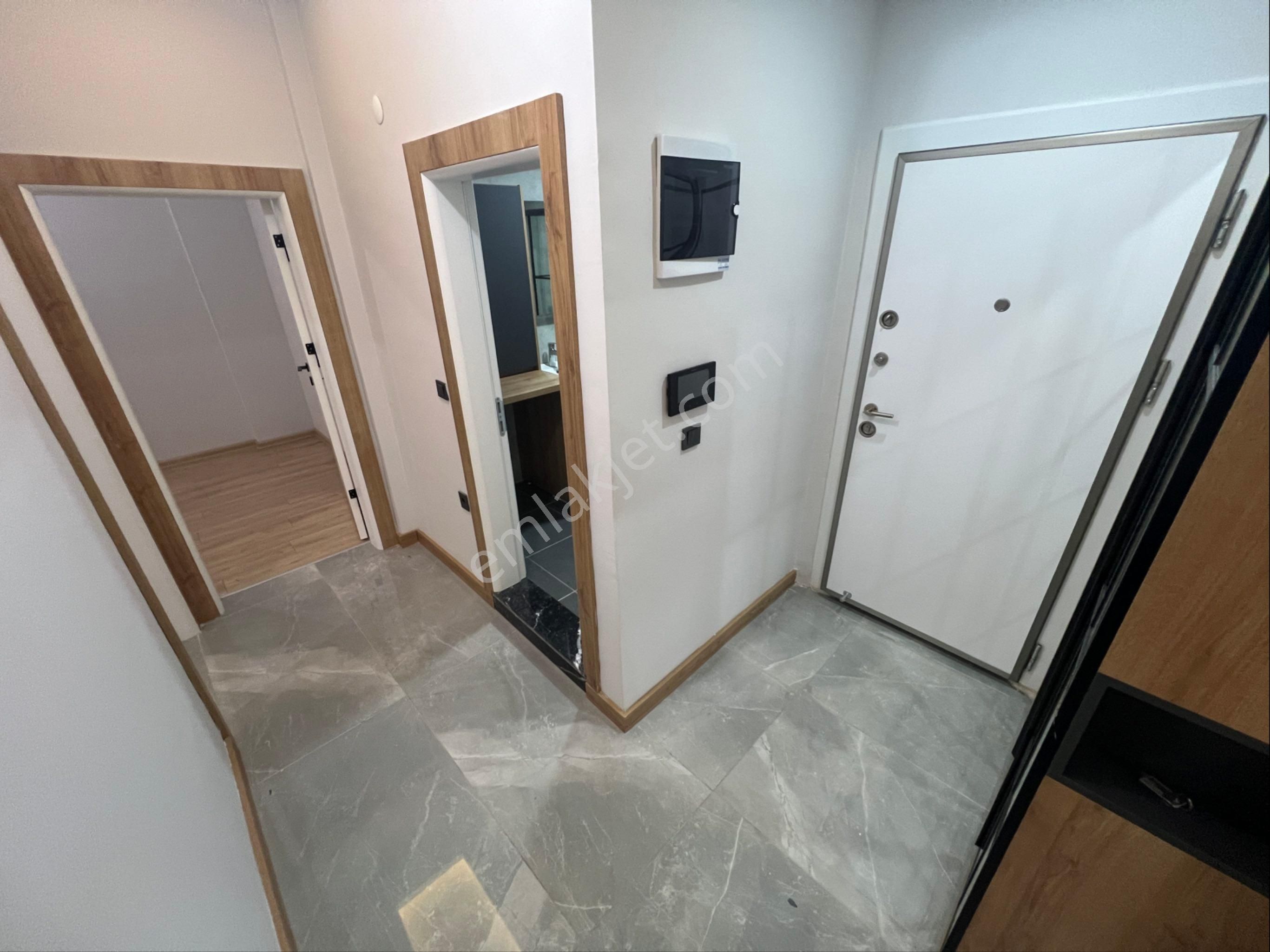 Cemre Emlaktan Denize Yürüme Mesafesinde Doğalgazlı Yeni Daire - Görsel 17