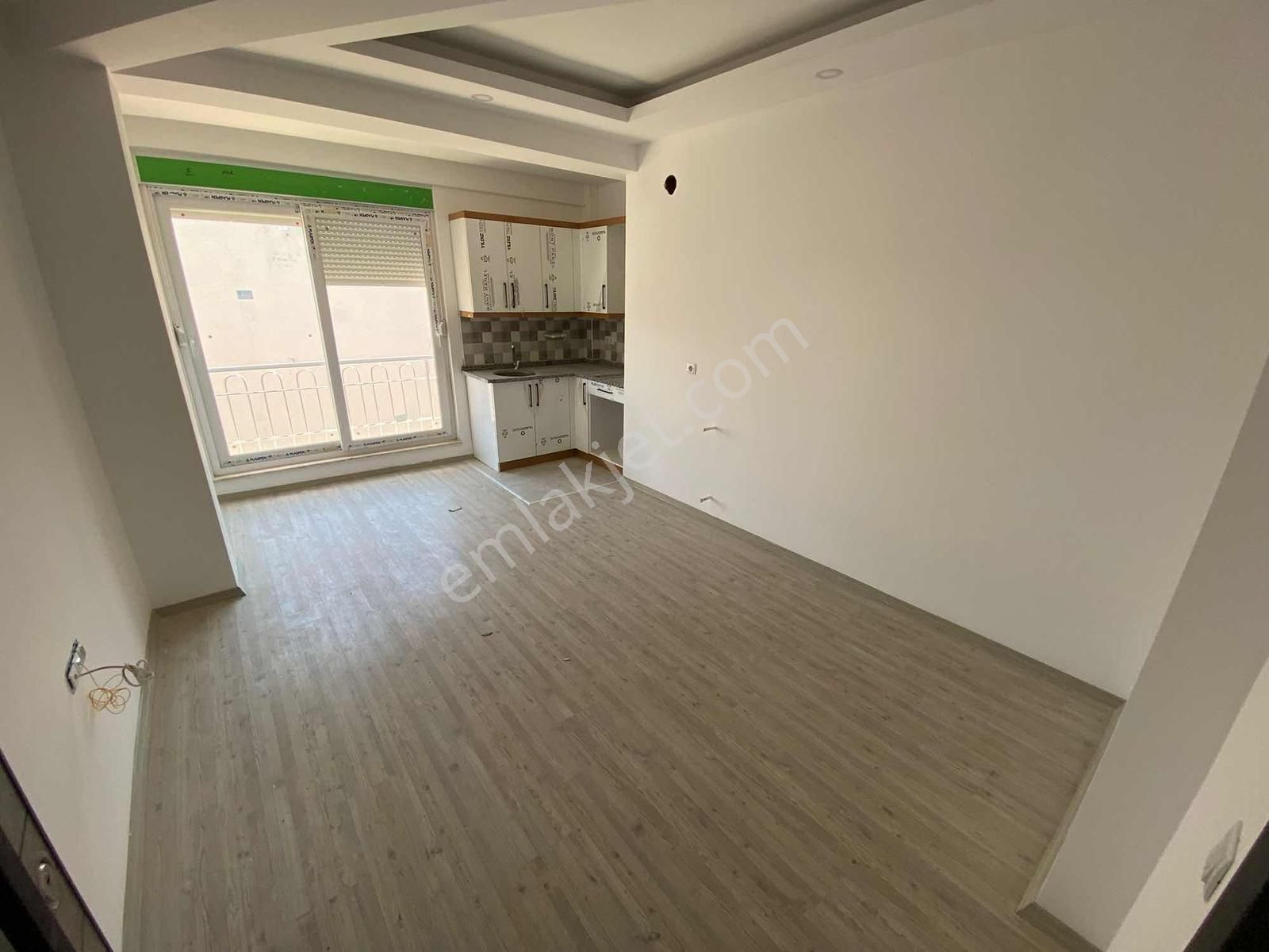 Sinanefendi Eml'dan Ünsal Mah. 1+1 60 M² Kat2 Güney Cephe Daire.