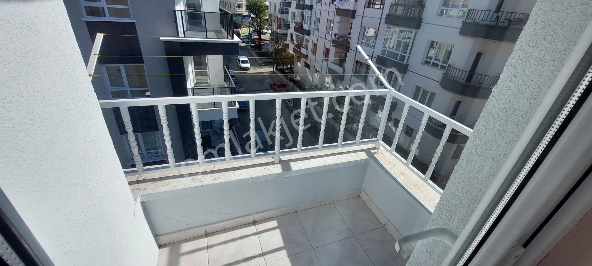 Bilgen Vatan'dan Aktepe Merkez'de 3. Kat Köşe Cepheli Yapılı Masrafsız Satılık 3+1 Daire - Görsel 9