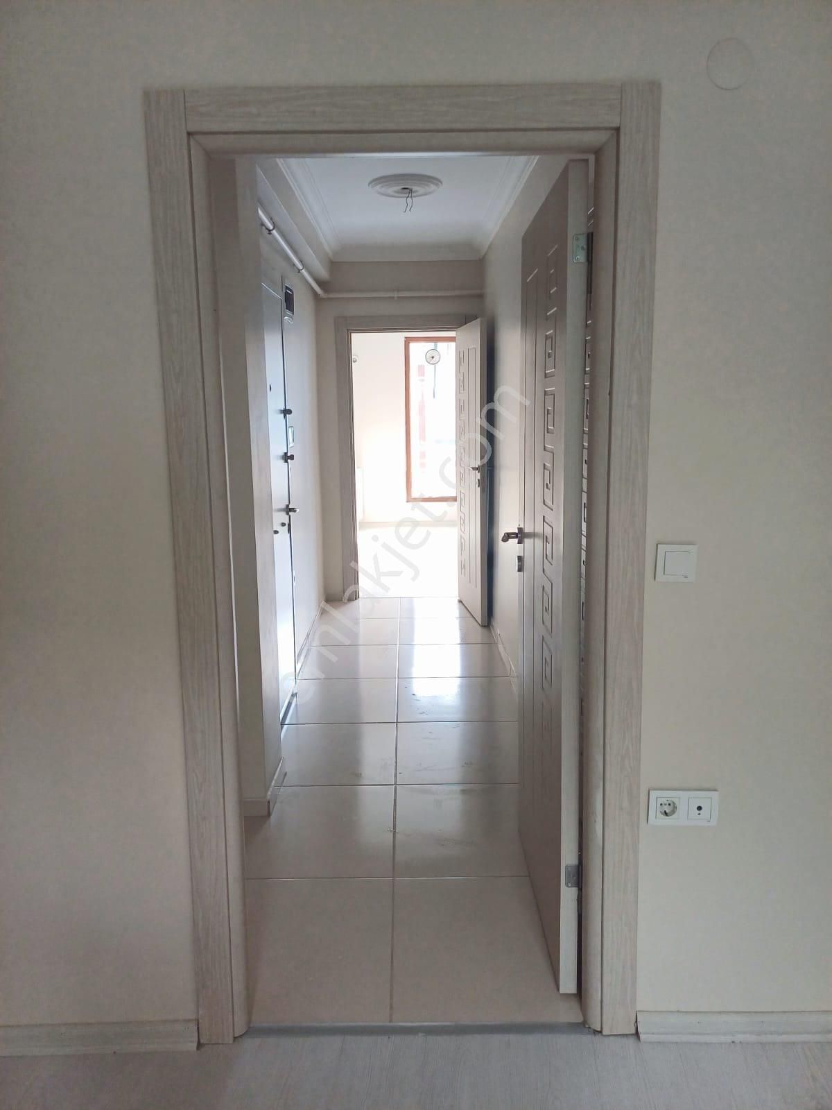 Şeref Emlaktan Arakat 2+1 8 Yaşında Yatırımlık Daire - Görsel 2