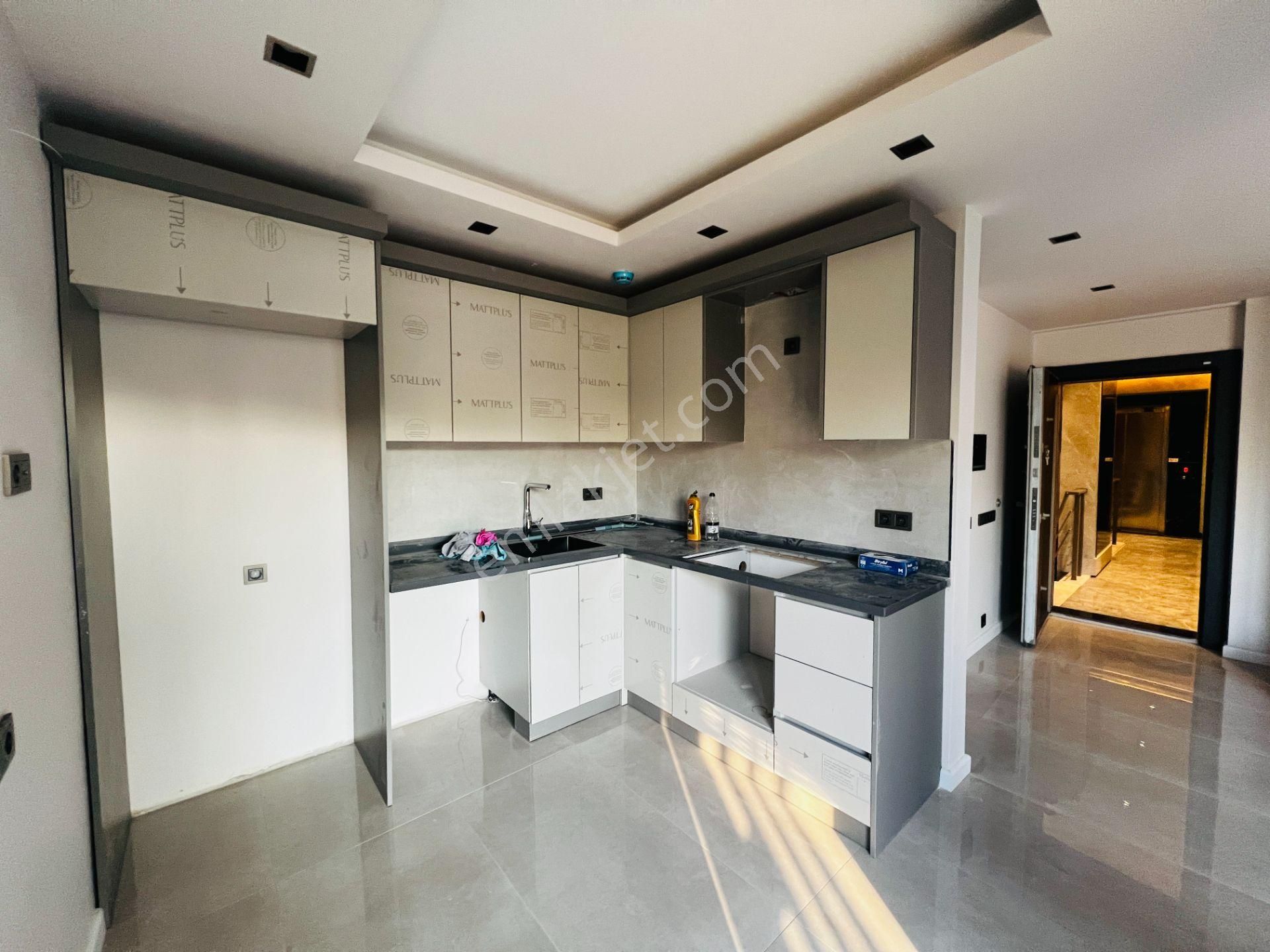 Göksu 'da Yüzme Havuzlu Otoparklı Sitede 1+1 Daire - Görsel 3