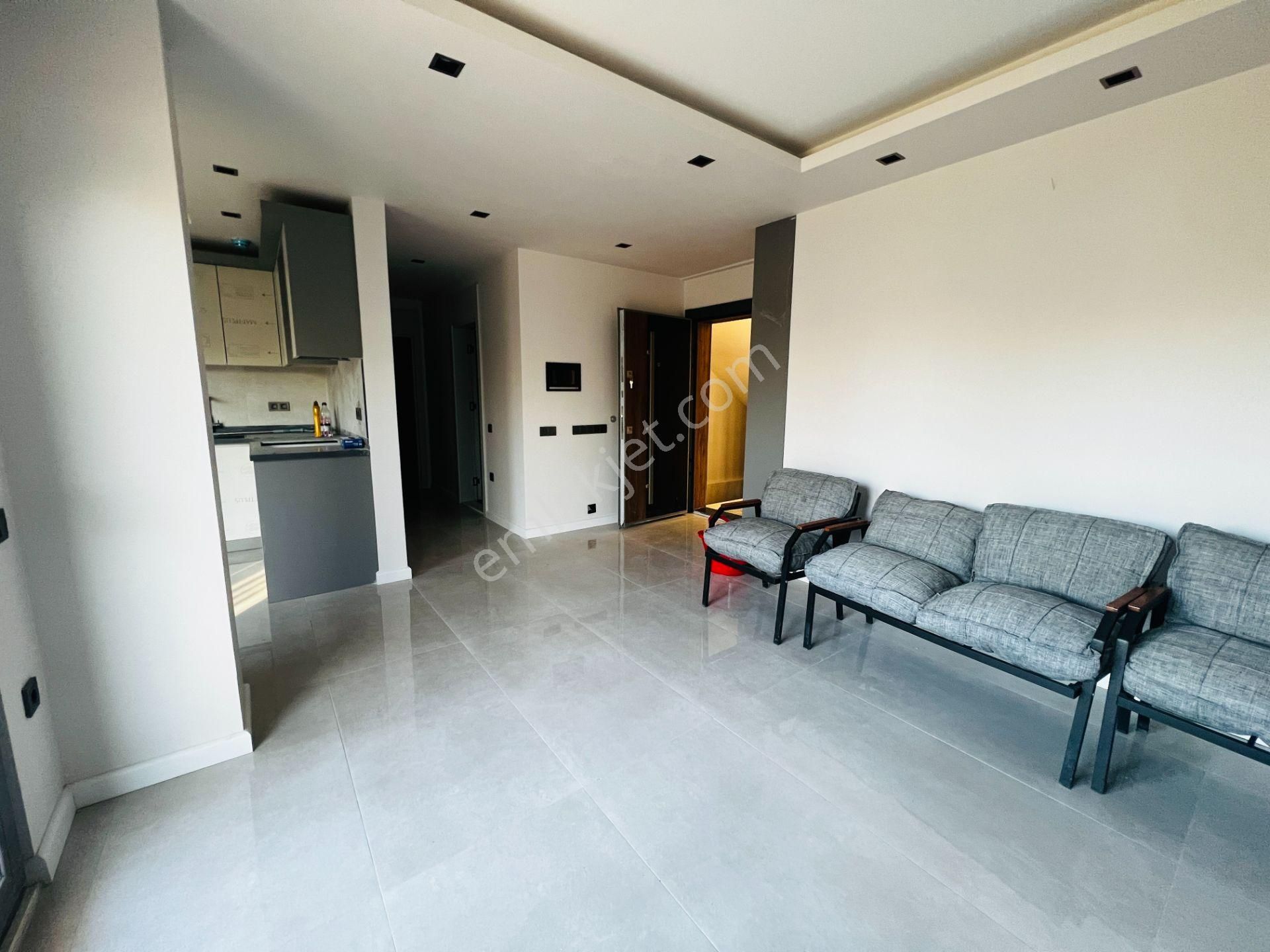 Göksu 'da Yüzme Havuzlu Otoparklı Sitede 1+1 Daire - Görsel 2