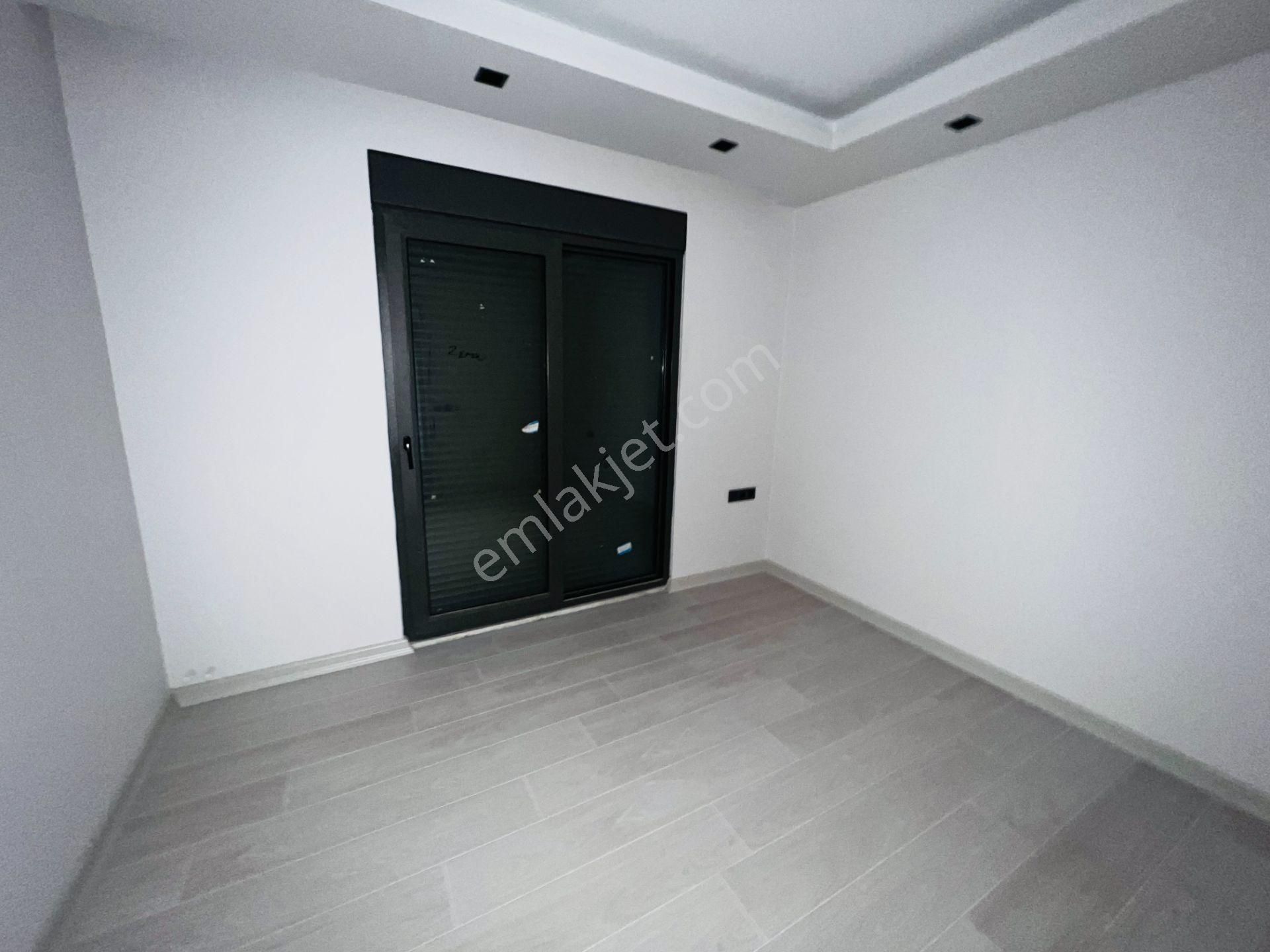 Göksu 'da Yüzme Havuzlu Otoparklı Sitede 1+1 Daire - Görsel 7