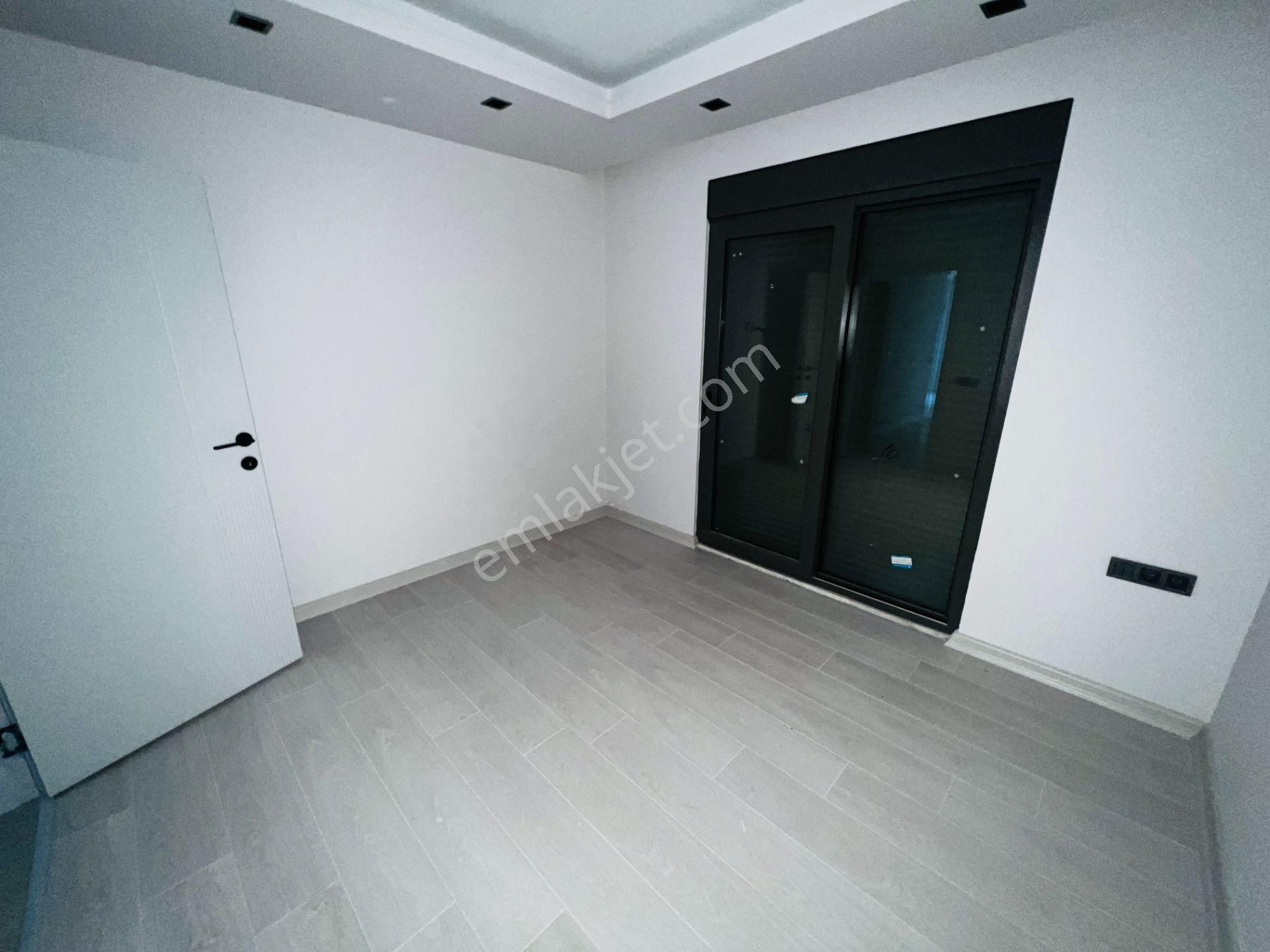 Göksu 'da Yüzme Havuzlu Otoparklı Sitede 1+1 Daire - Görsel 6