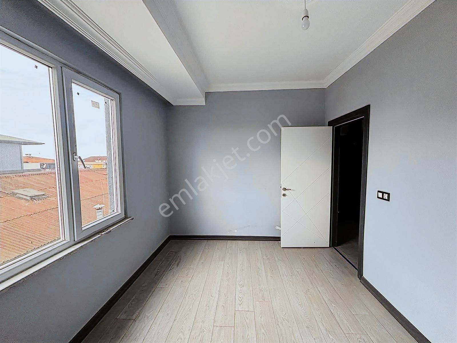 Özbir Emlaktan Servis Güzergahına Ve Merkeze Yakın Kiralık 1+1 - Görsel 26