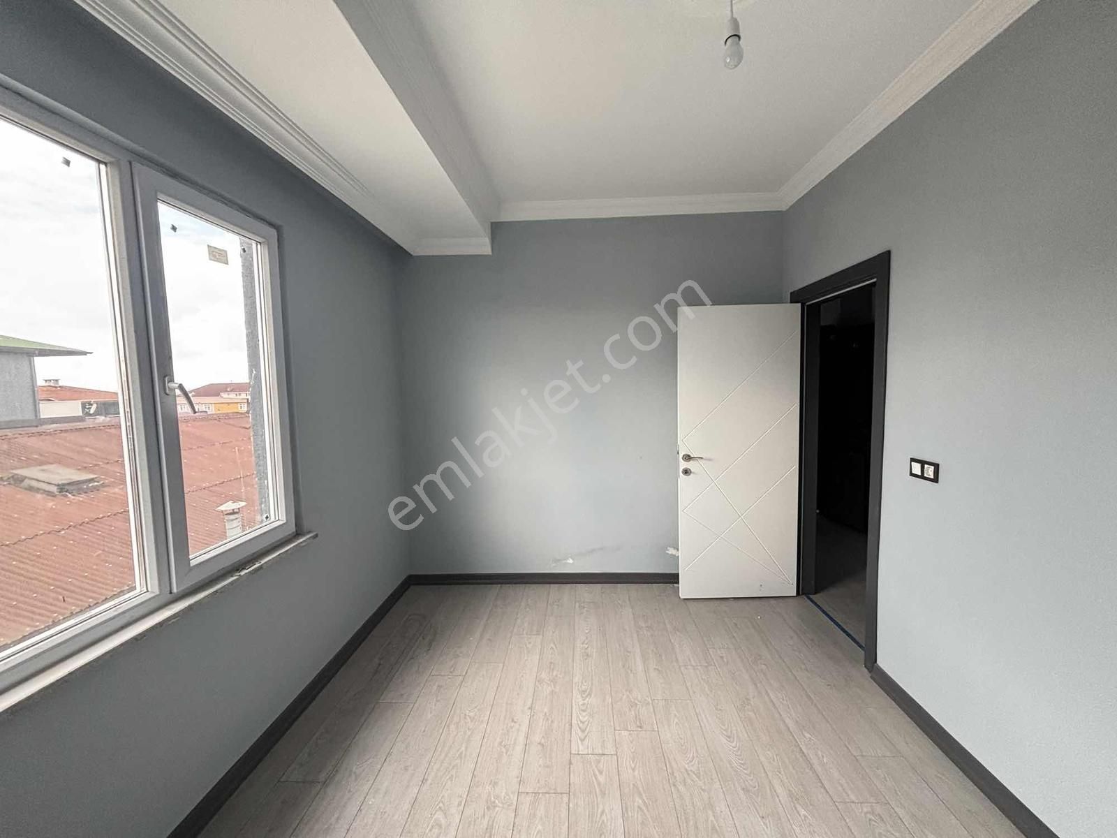 Özbir Emlaktan Servis Güzergahına Ve Merkeze Yakın Kiralık 1+1 - Görsel 13