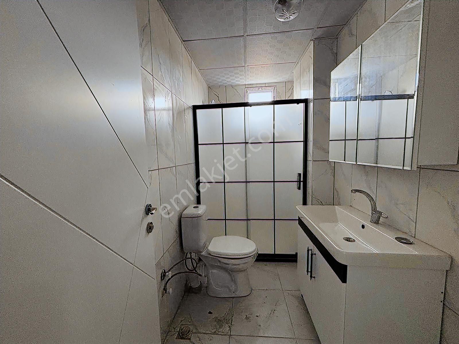 Özbir Emlaktan Servis Güzergahına Ve Merkeze Yakın Kiralık 1+1 - Görsel 3