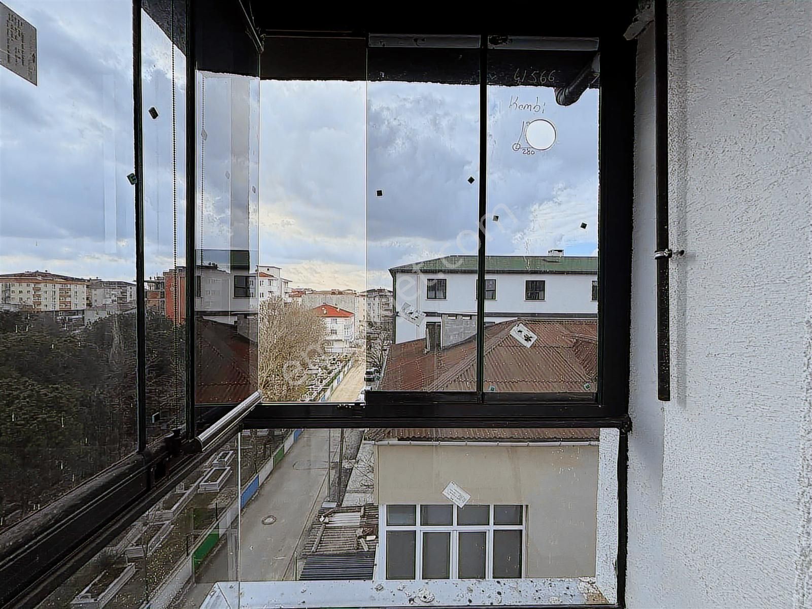 Özbir Emlaktan Servis Güzergahına Ve Merkeze Yakın Kiralık 1+1 - Görsel 22