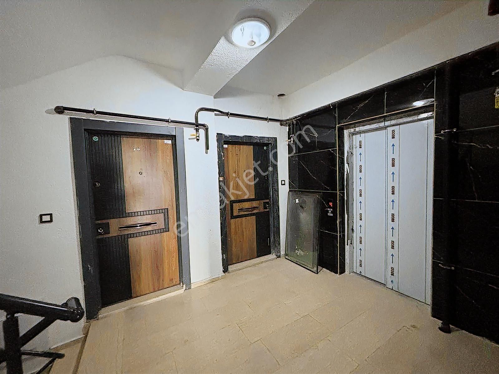 Özbir Emlaktan Servis Güzergahına Ve Merkeze Yakın Kiralık 1+1 - Görsel 19