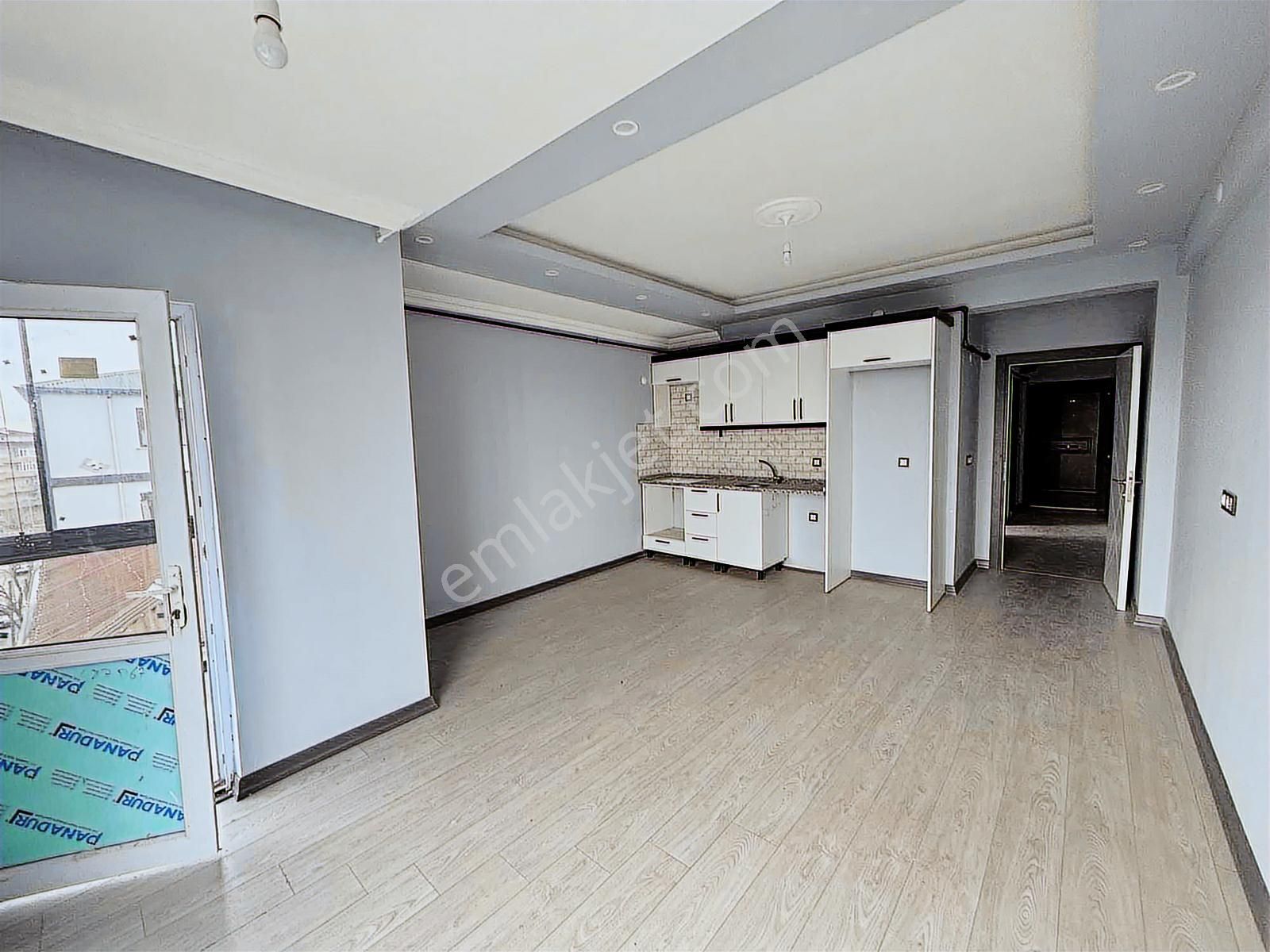 Özbir Emlaktan Servis Güzergahına Ve Merkeze Yakın Kiralık 1+1 - Görsel 31