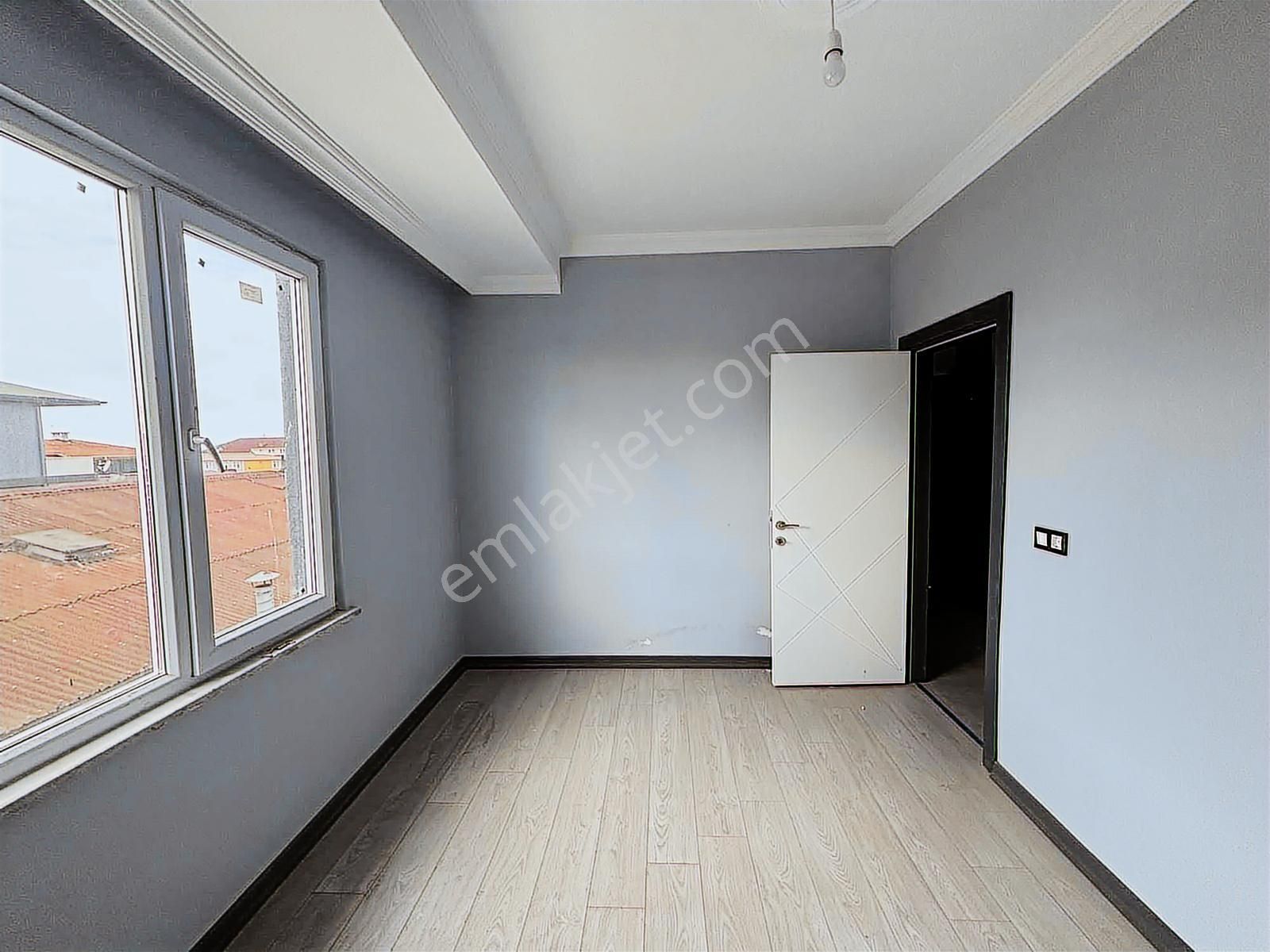 Özbir Emlaktan Servis Güzergahına Ve Merkeze Yakın Kiralık 1+1 - Görsel 23