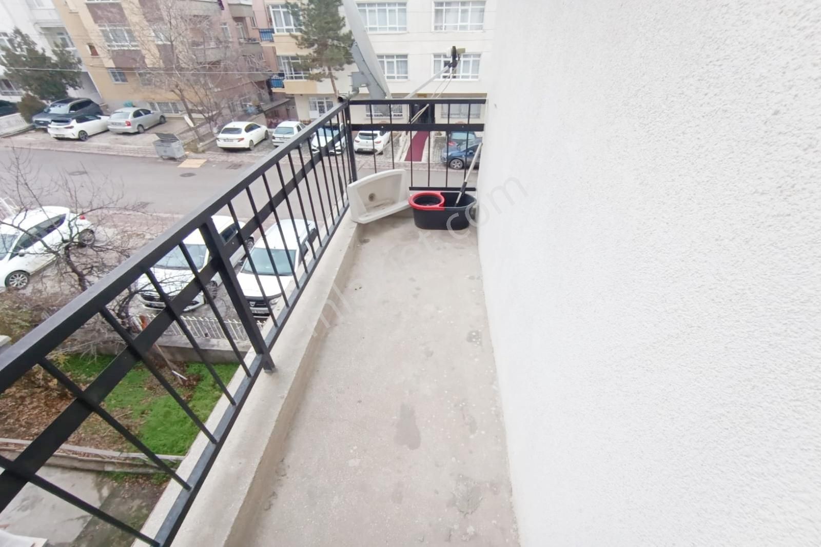 Ufuk Özdemir'den Tepebaşı'nda 2 Kat Ön Cephe 3+1 Eşyalı Kiralık - Görsel 2