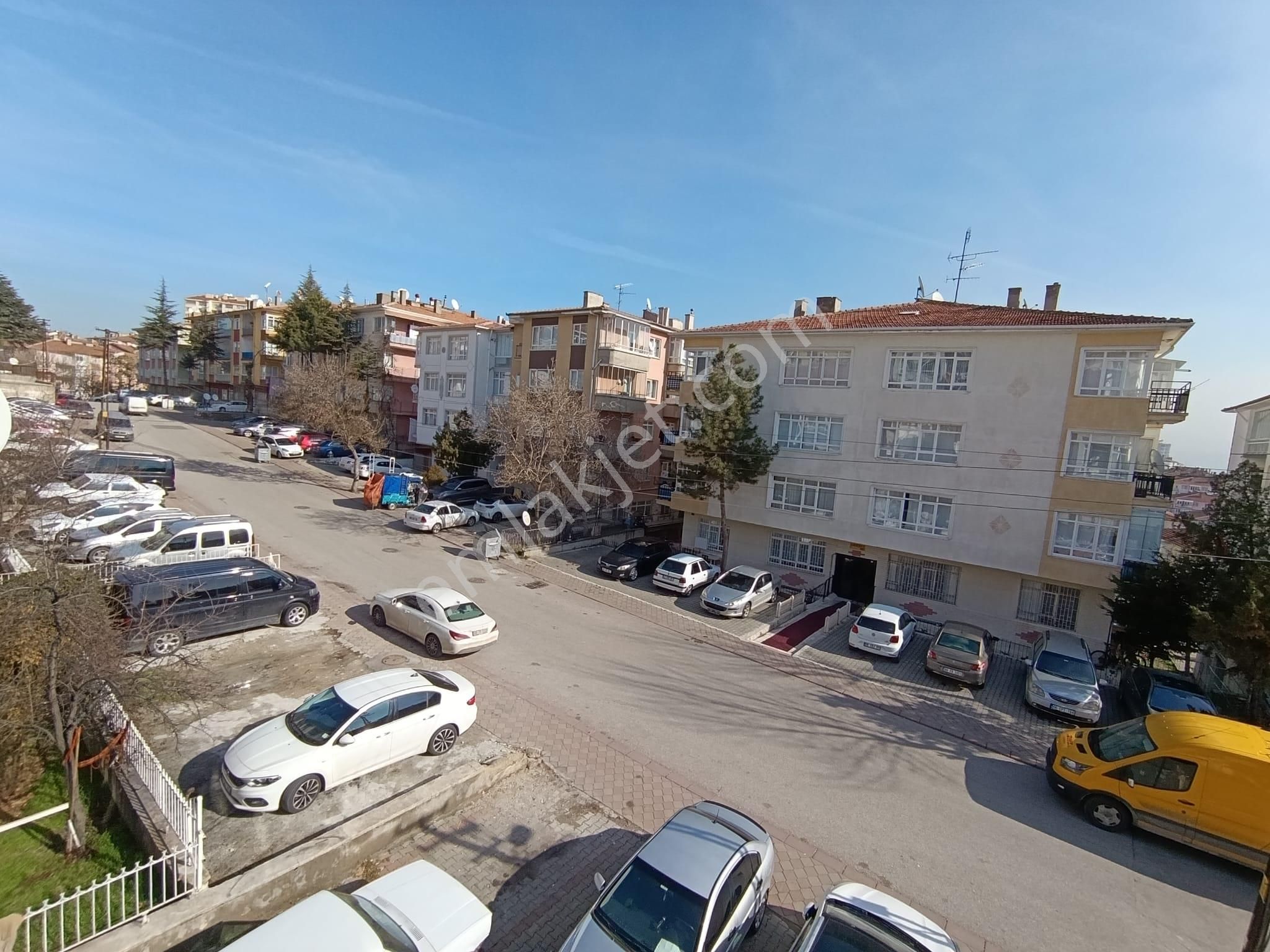 Ufuk Özdemir'den Tepebaşı'nda 2 Kat Ön Cephe 3+1 Kiralık - Görsel 3