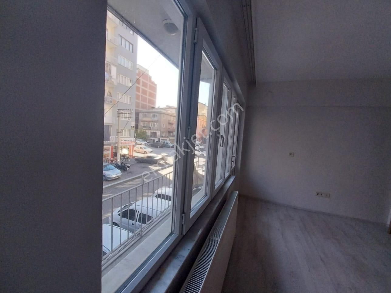 Şok Şok Topraklıkta 172 Metrekare 3+1 İçi Komple Yenilenmiş Satılık Daire - Görsel 15